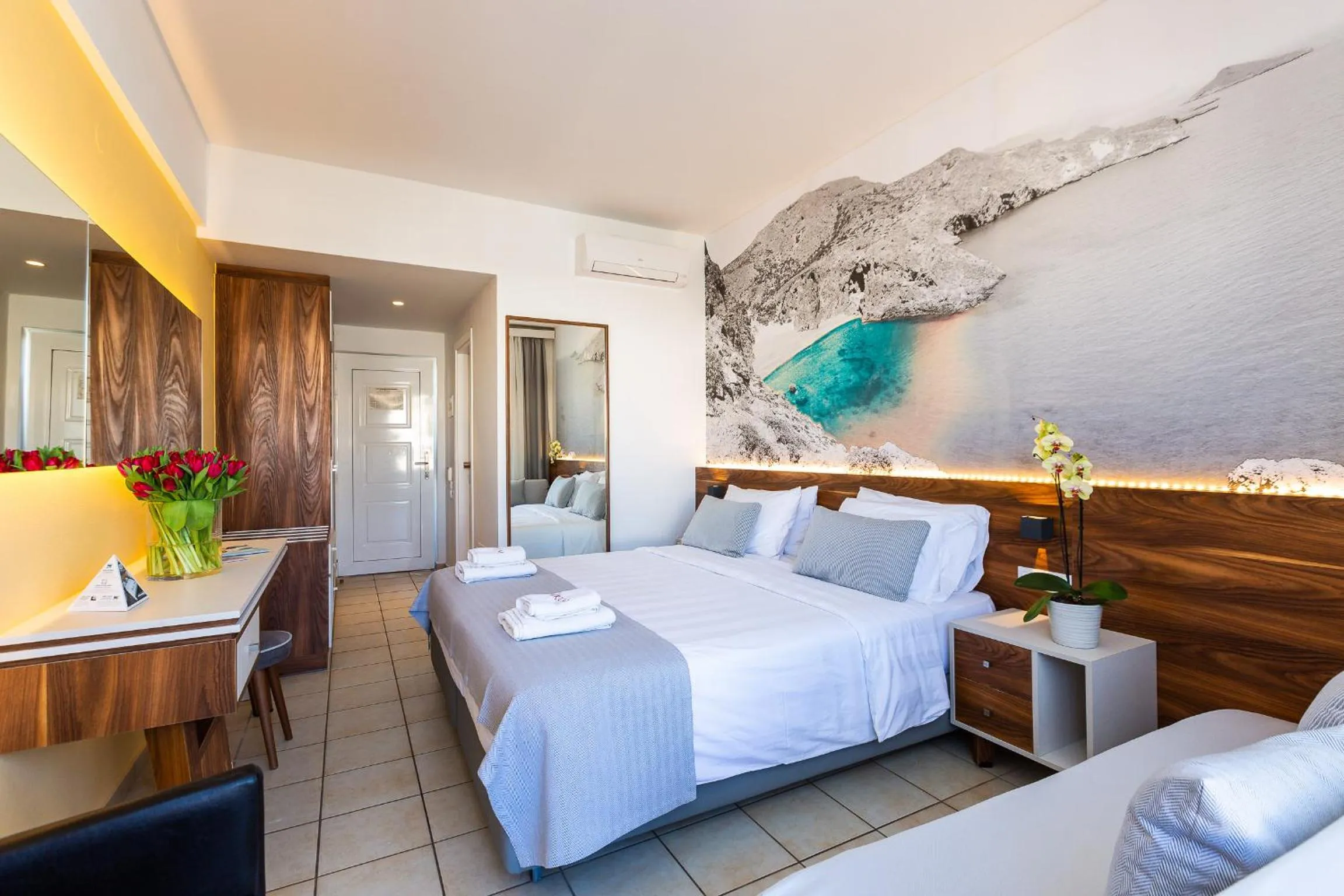 Photo of the whole room, Bed in Atrium Ambiance Hotel