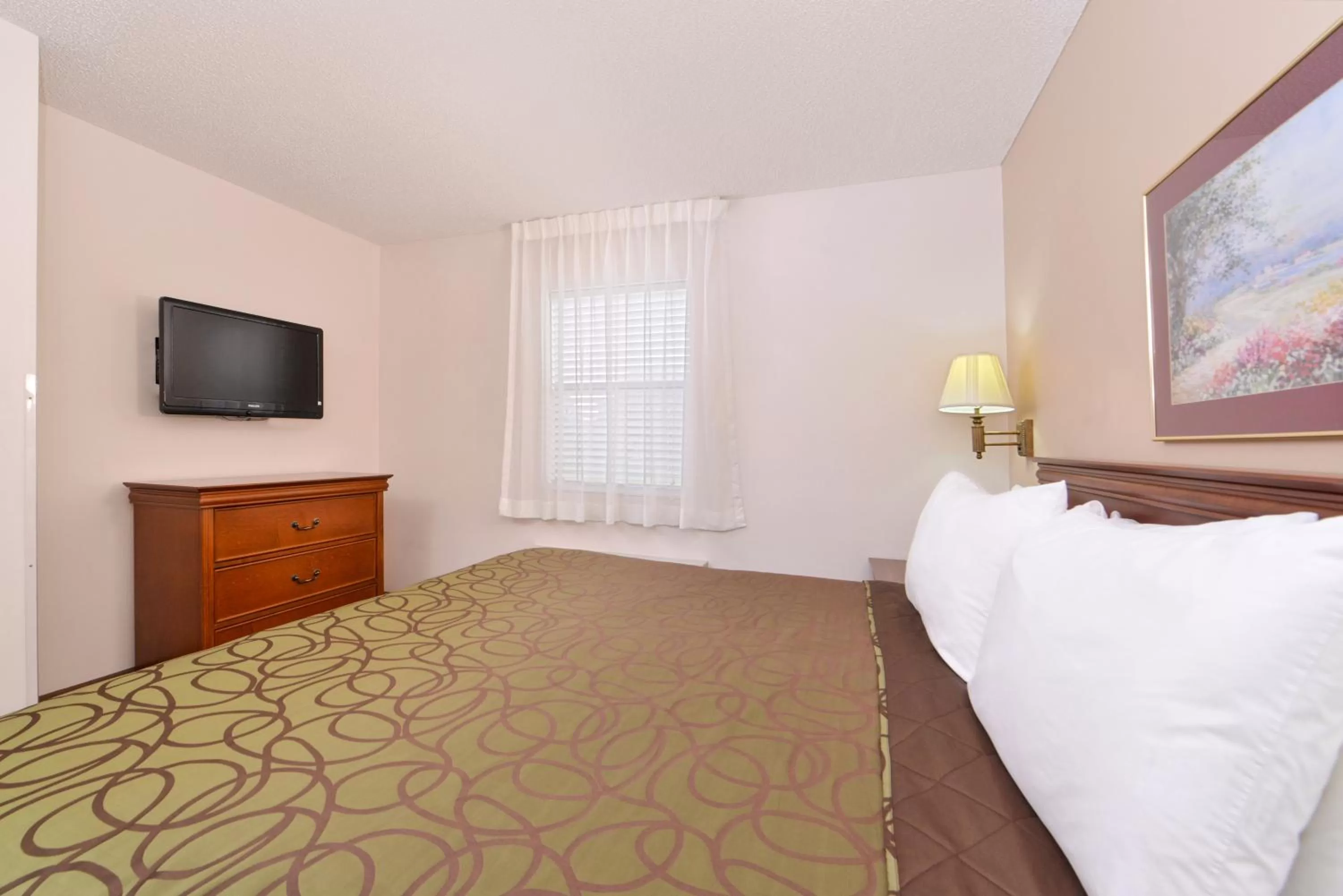 Bed in Briarwood Inn Of Geneva