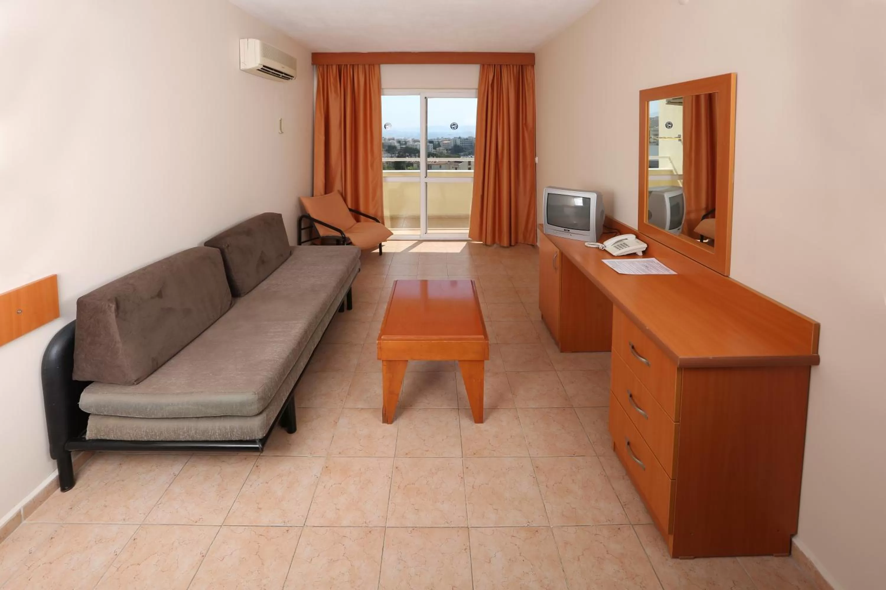 Living room in Tuntas Family Suites Kusadasi