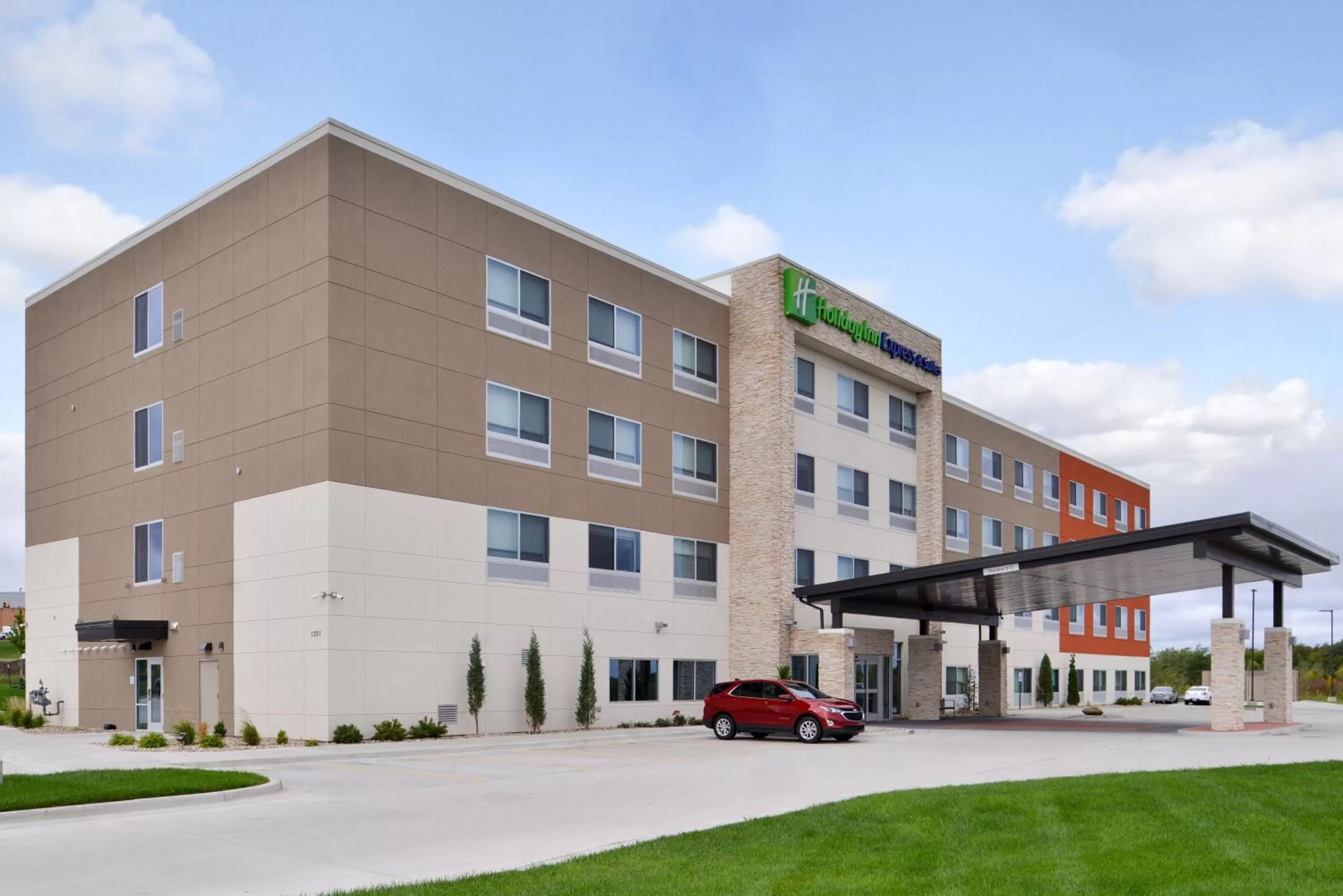 Property building in Holiday Inn Express & Suites - Kansas City - Lee's Summit by IHG