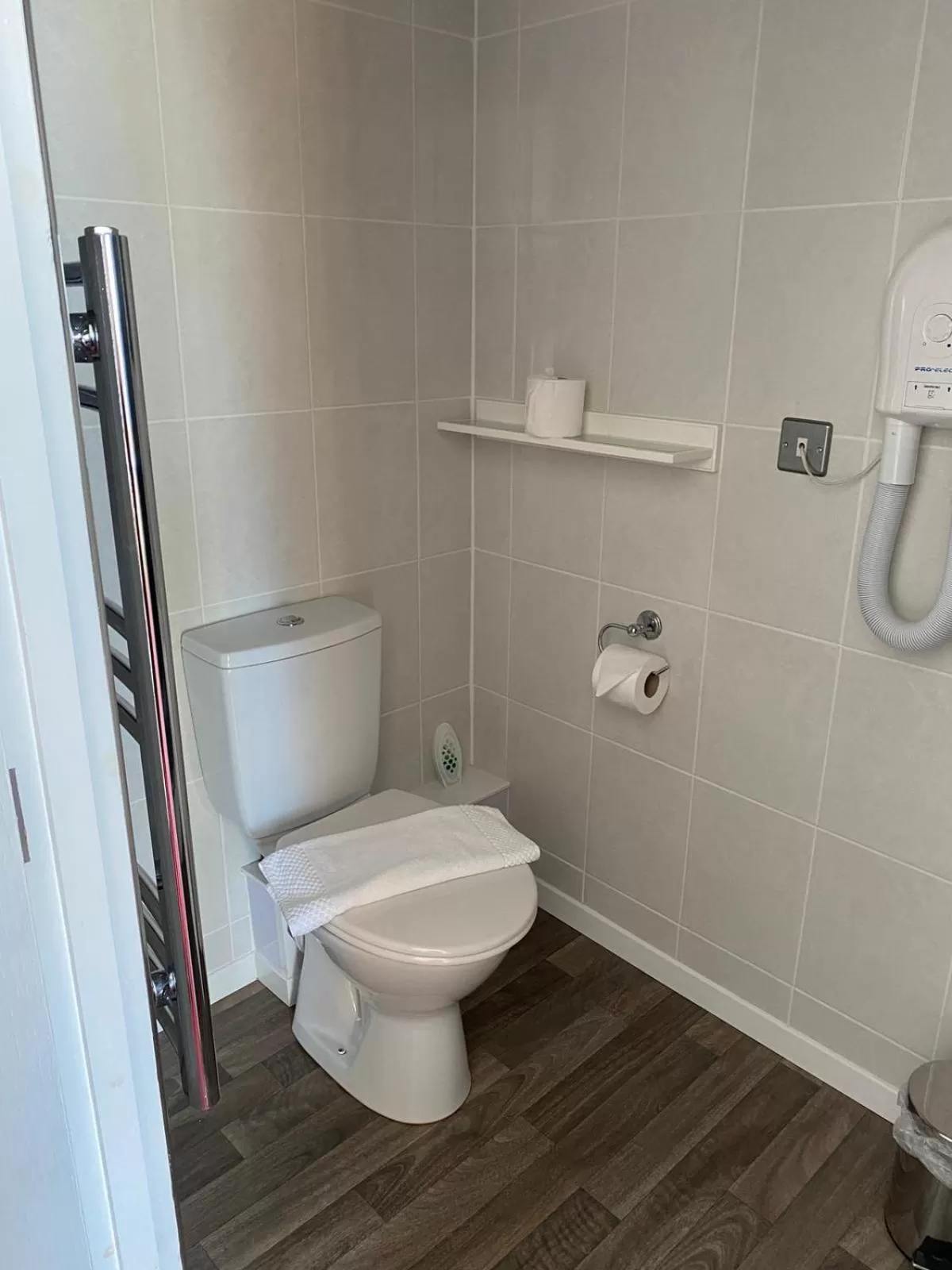 Deluxe Double Room with Shower in The Calder House Hotel