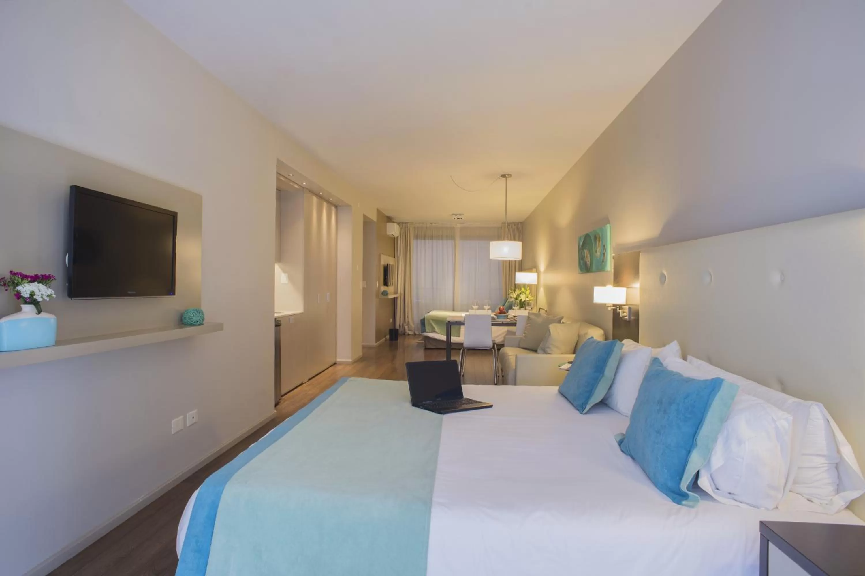 TV and multimedia, Bed in Bulnes Eco Suites