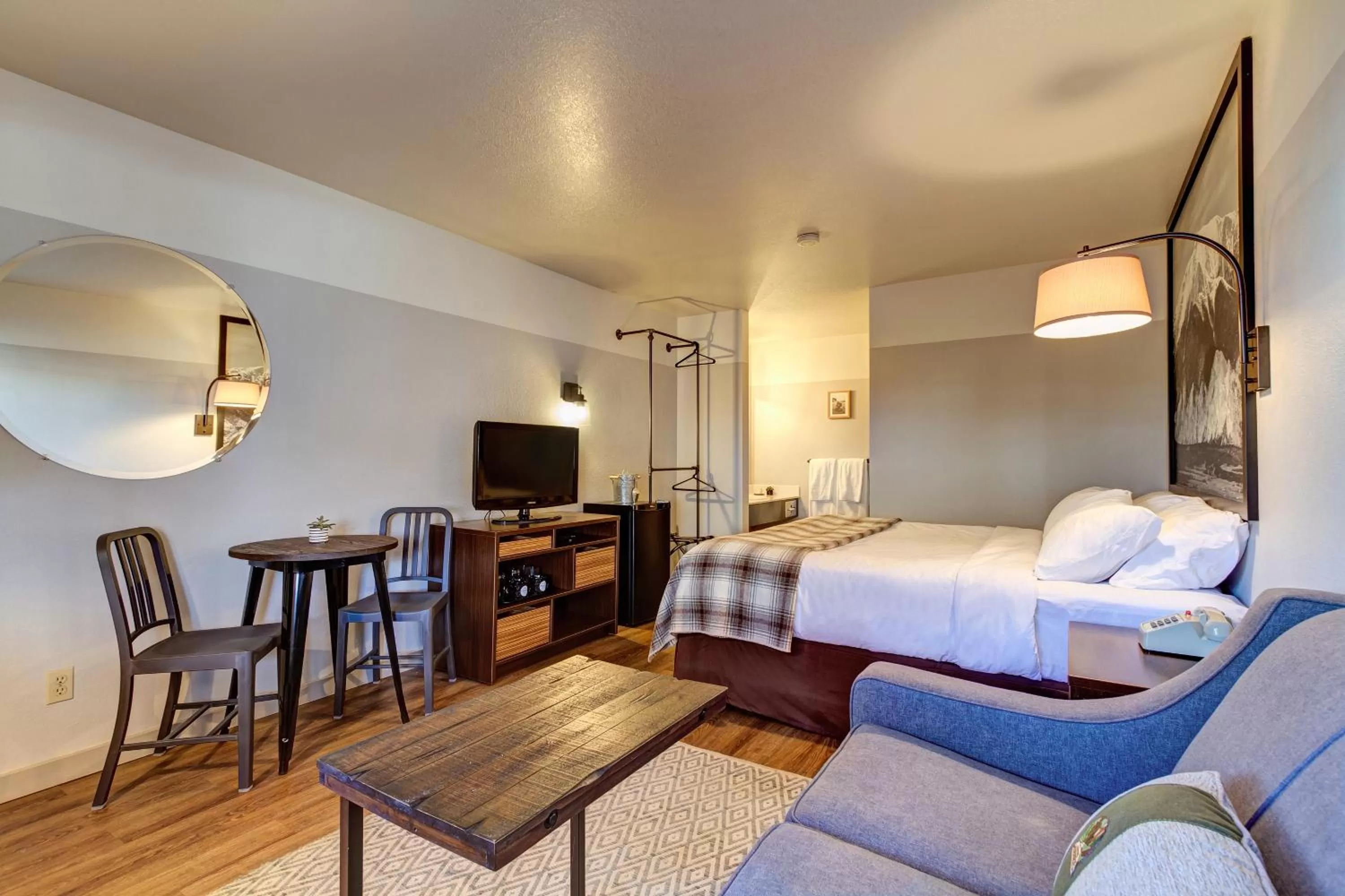 Bedroom, Bed in Loyal Duke Lodge