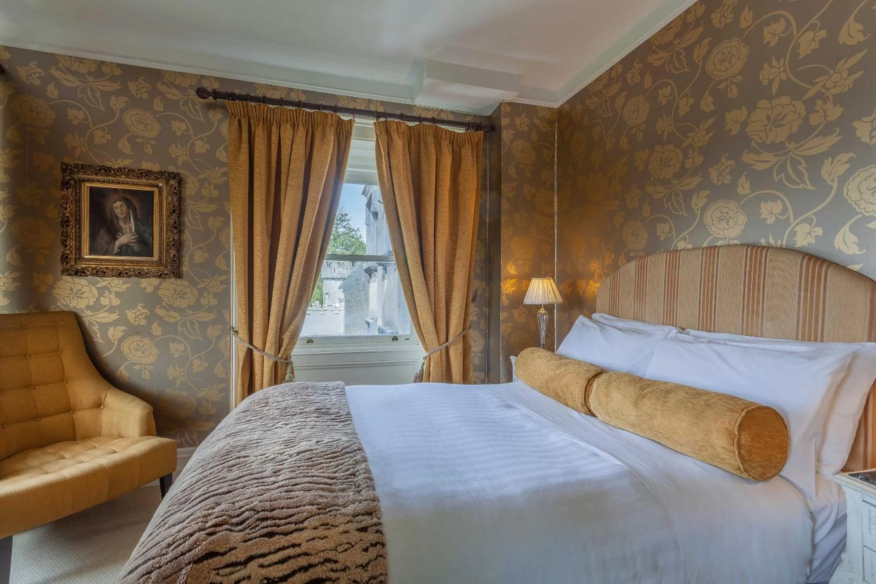 Bed in Ballyseede Castle