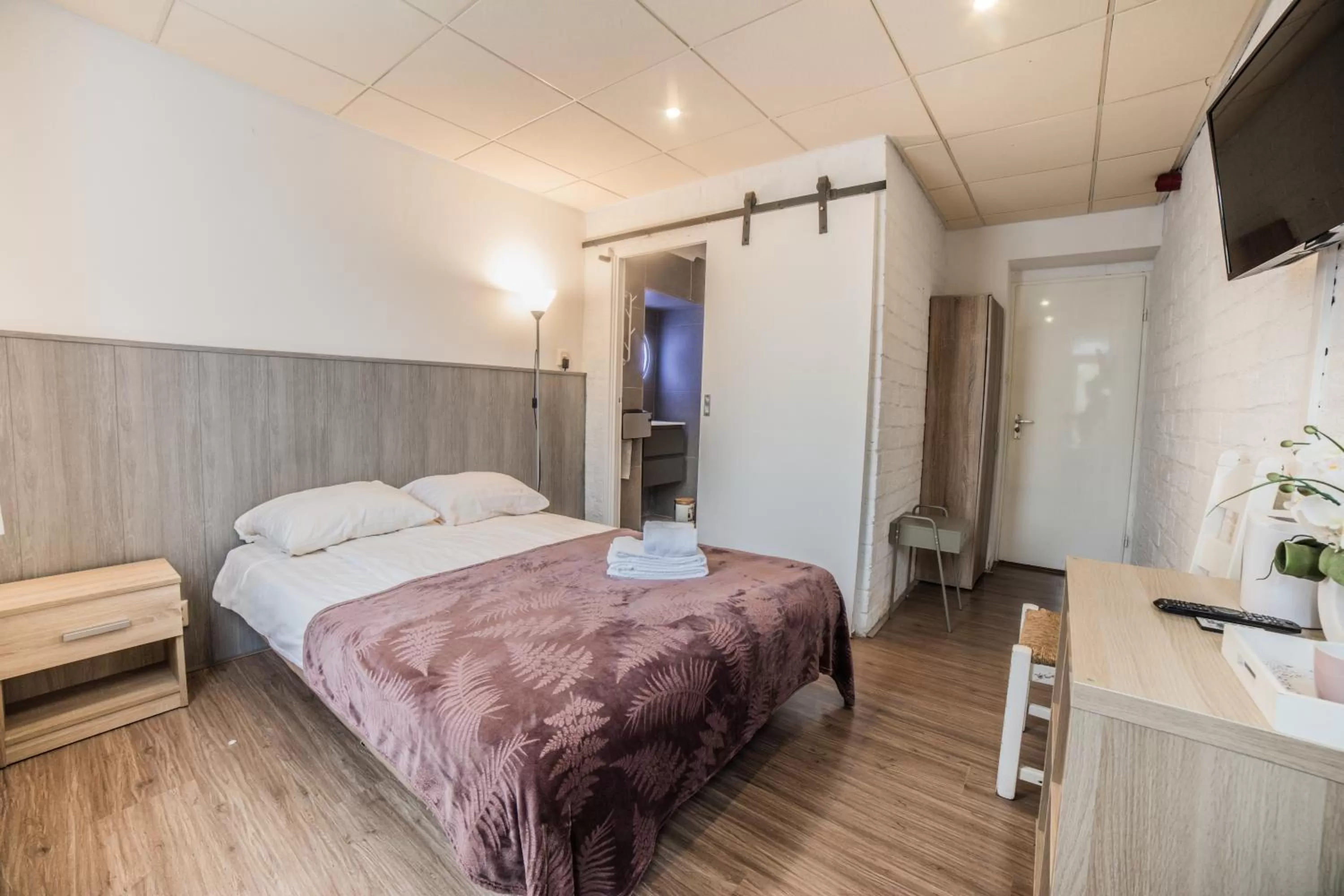 Bed in Hotel Le Provencal