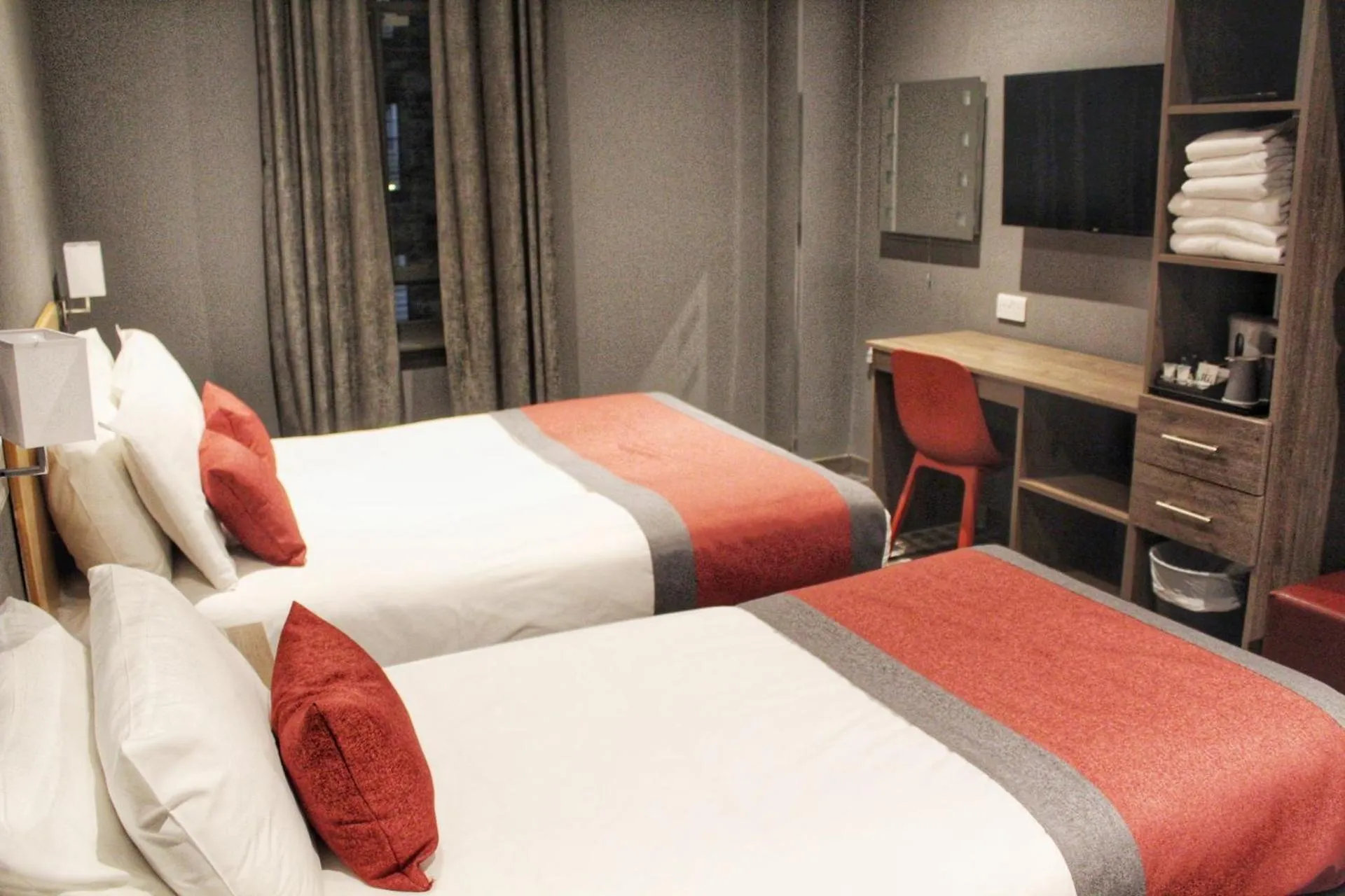 Bedroom, Bed in Devoncove Hotel Glasgow