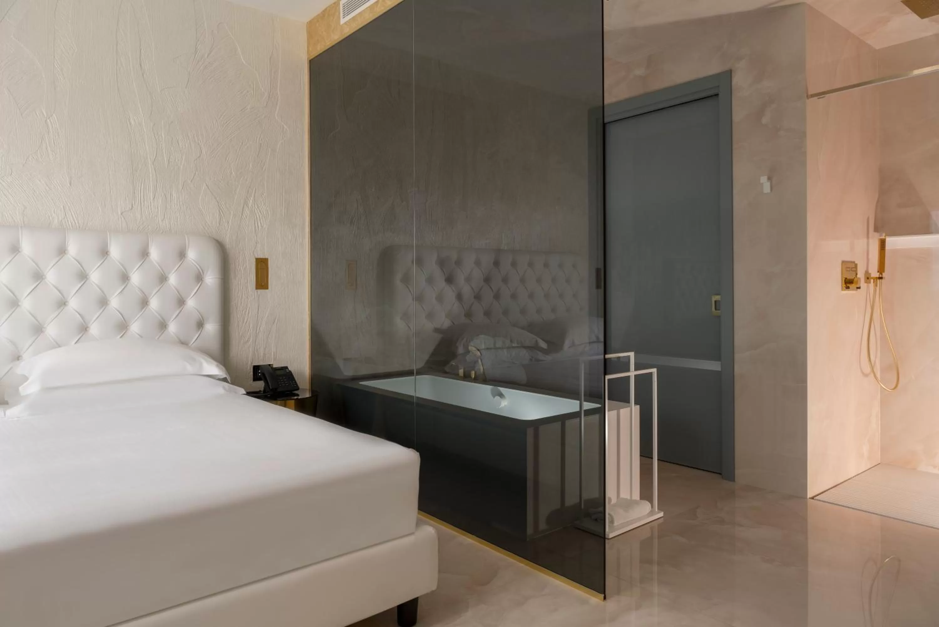 Bedroom, Bed in The Promenade Luxury Wellness Hotel