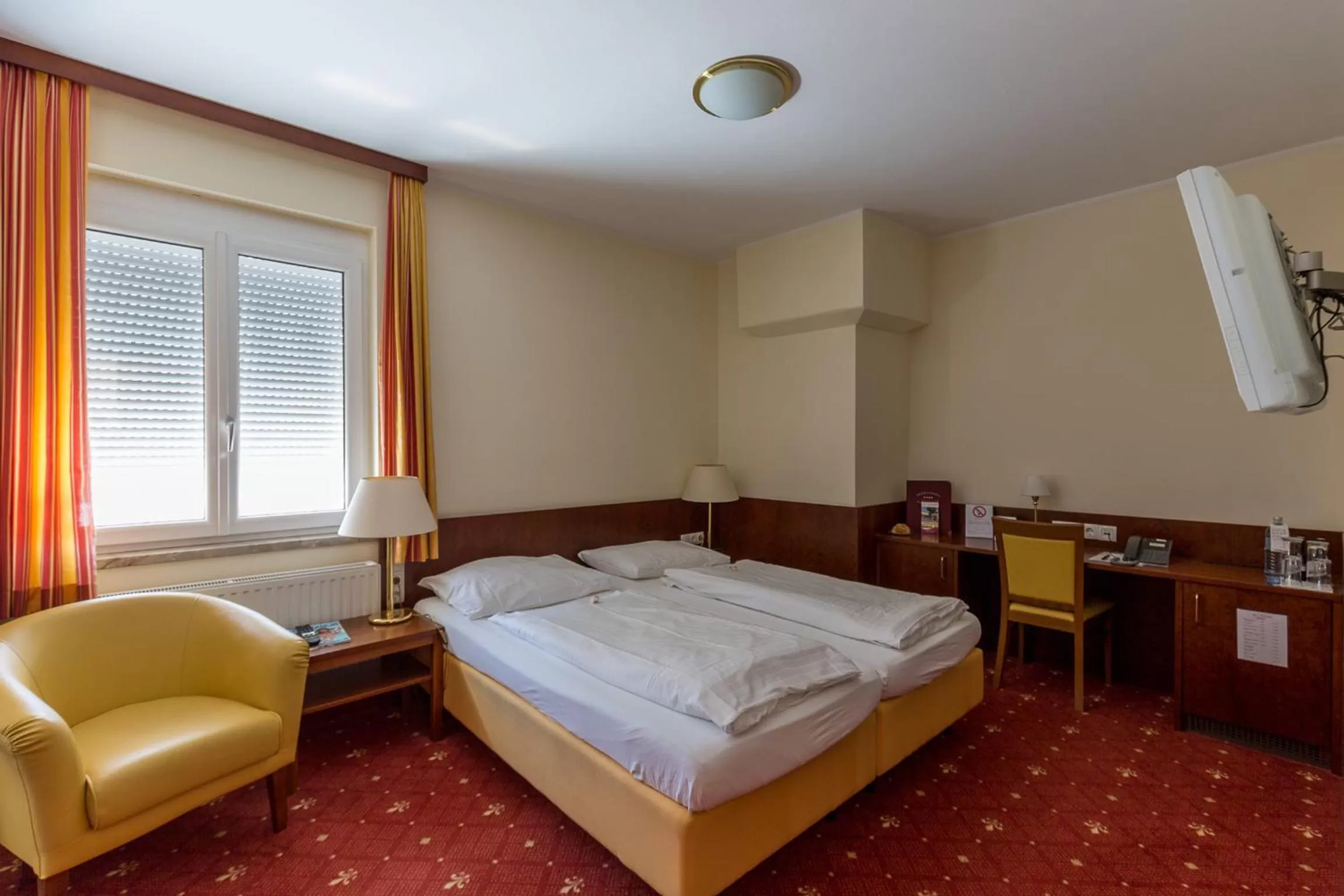 Photo of the whole room, Bed in Der Kaiserhof Ried