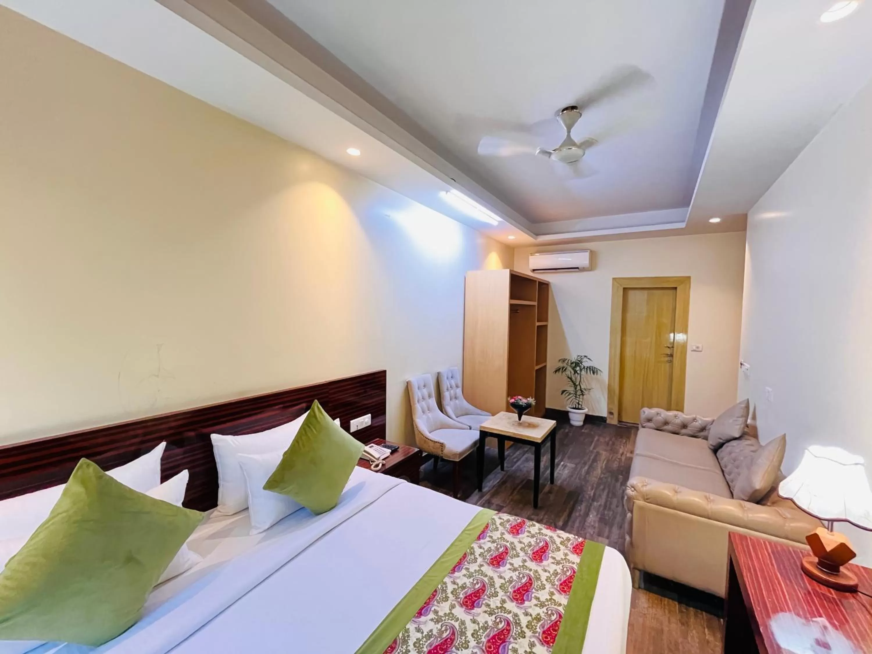 Bed in Hotel Banz near Delhi Airport