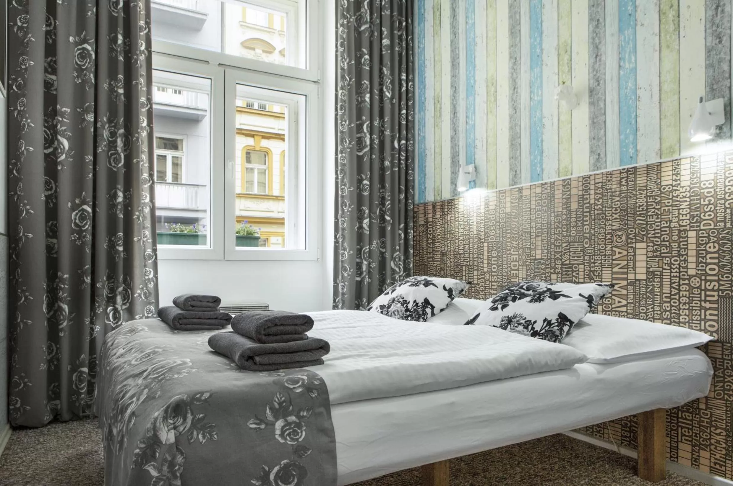 Photo of the whole room, Bed in Royal Court Hotel