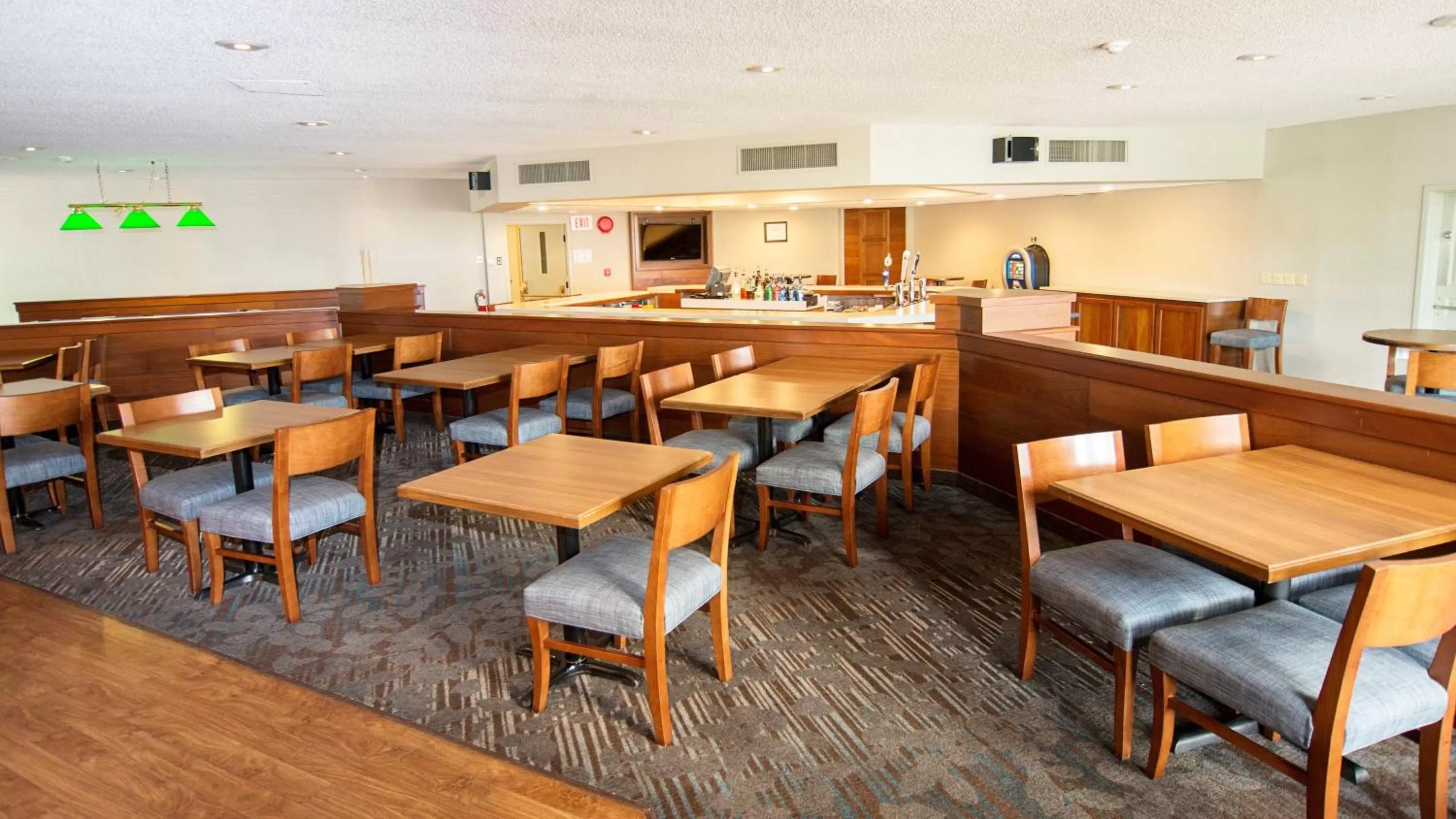 Lounge or bar in Clarion Inn Elmira-Horseheads