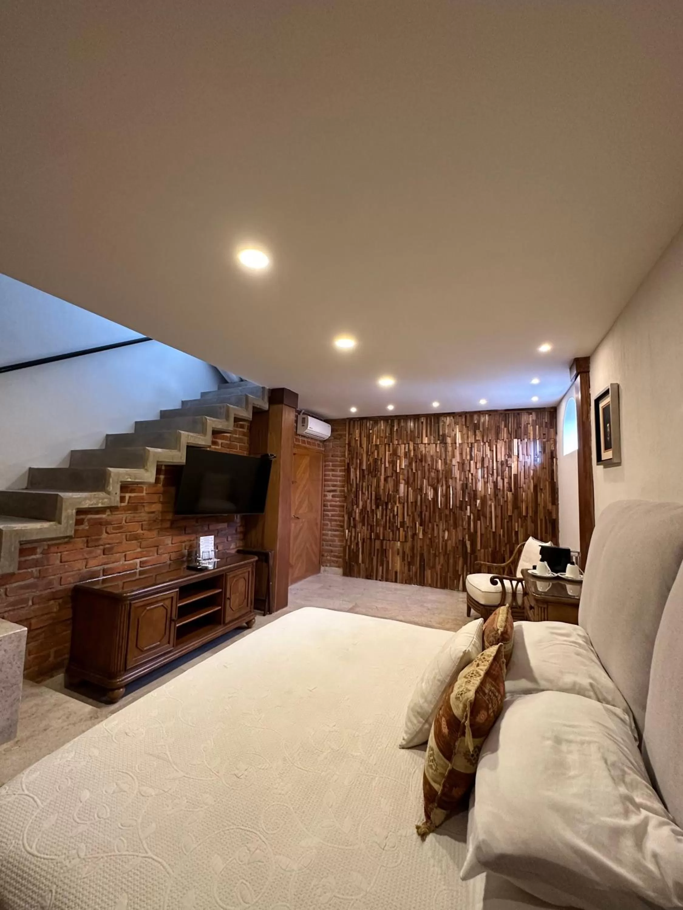 Bed in Hotel Lindo Ajijic Bed & Breakfast