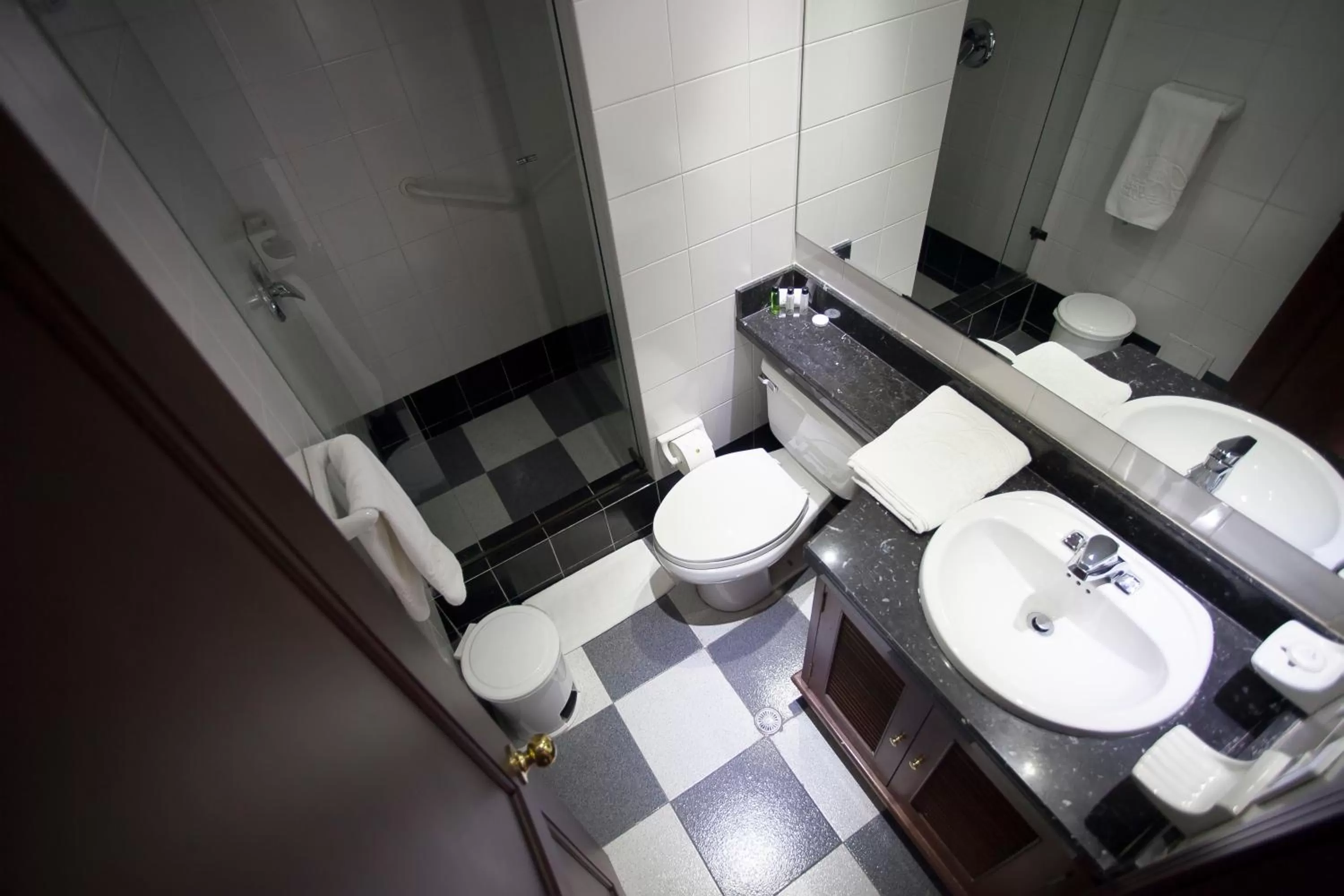 Shower in Cora 96 Street Apartments