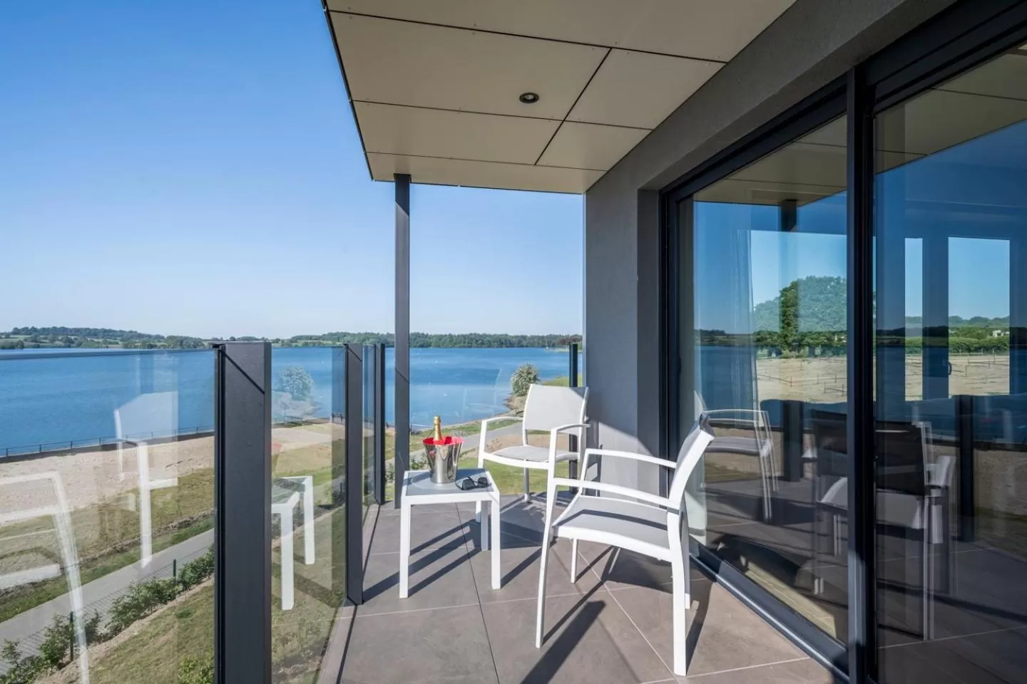 Balcony/Terrace in Golden Lakes Hotel