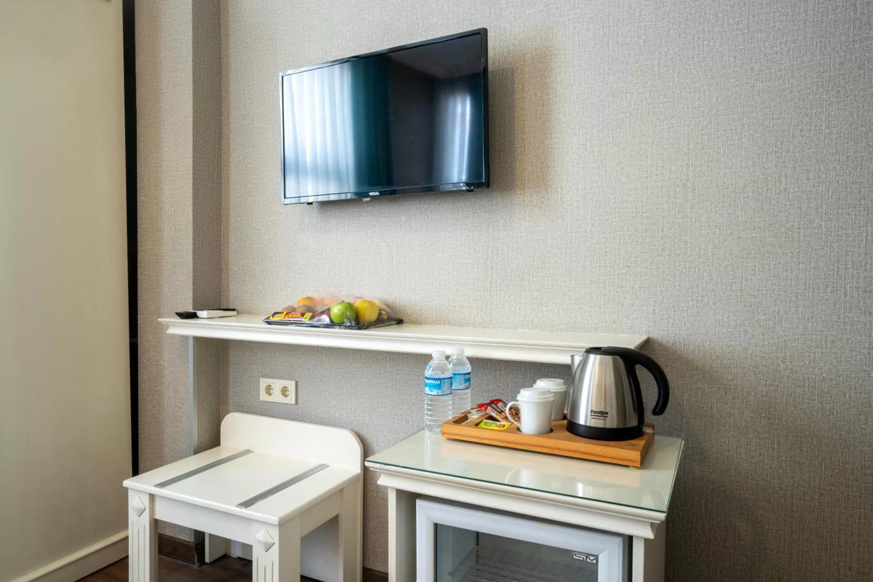Coffee/tea facilities in Valide Hotel
