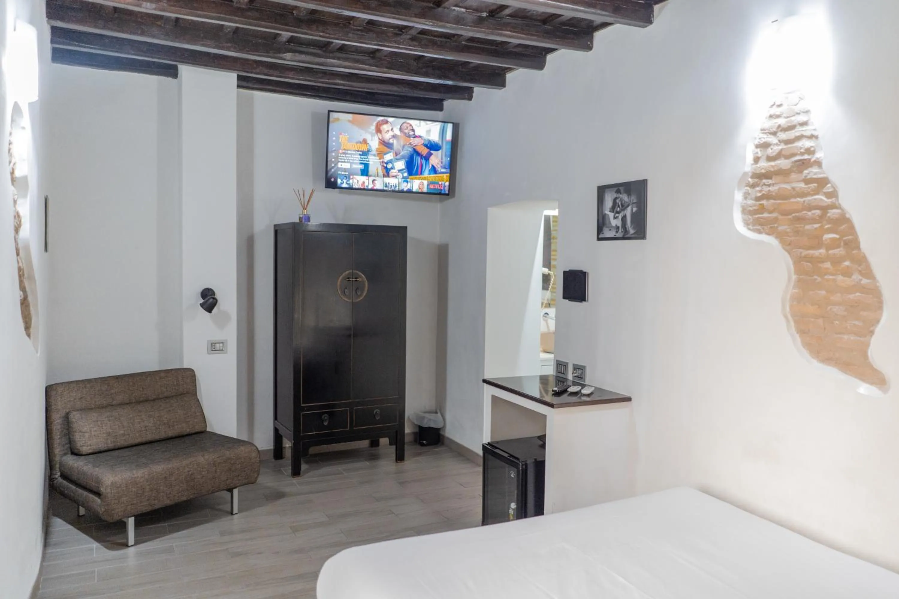 TV and multimedia, Bed in iRooms - Spanish Steps