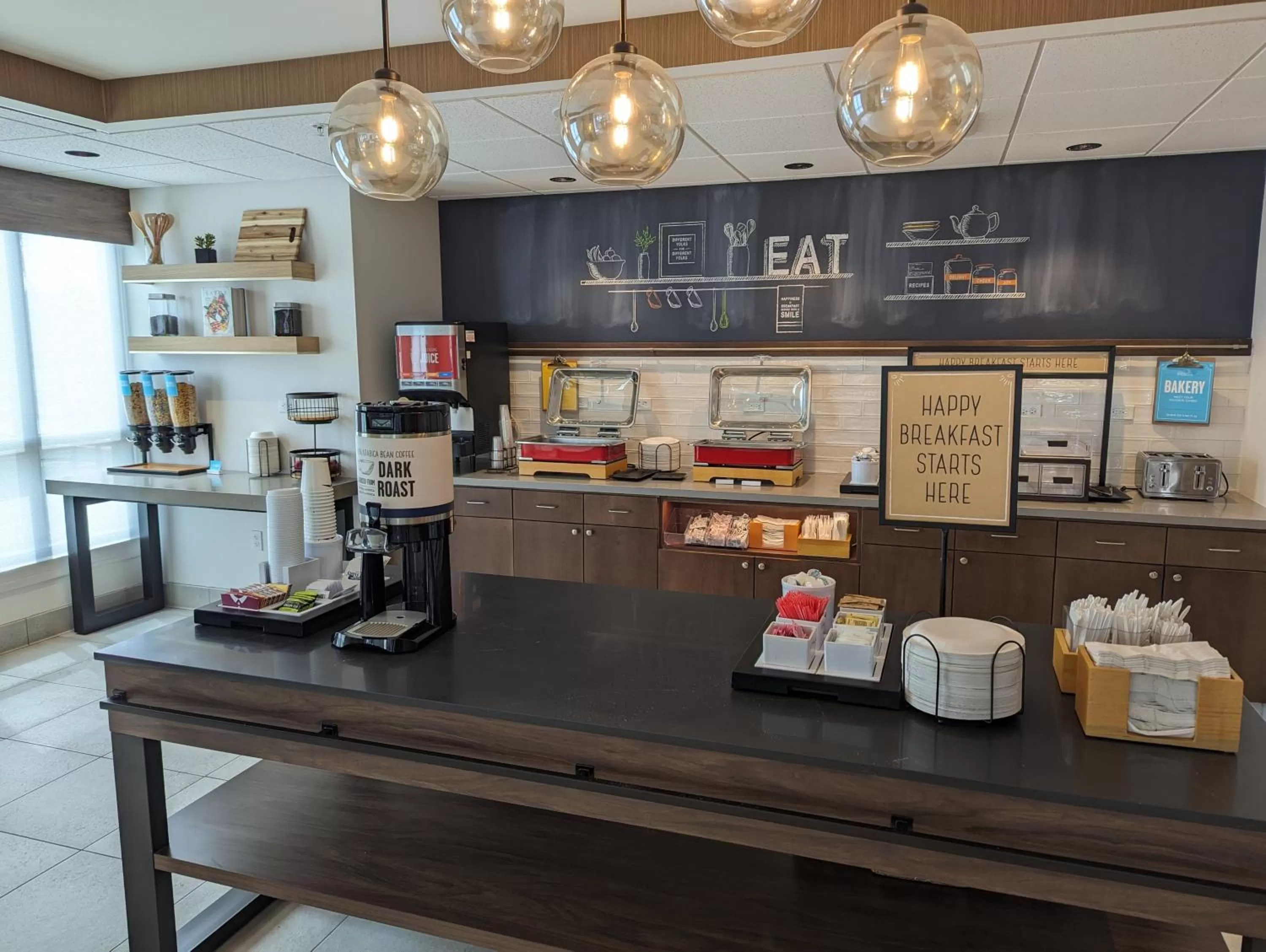Queen Room with Two Queen Beds and Bath Tub - Mobility Accessible in Hampton Inn Morro Bay