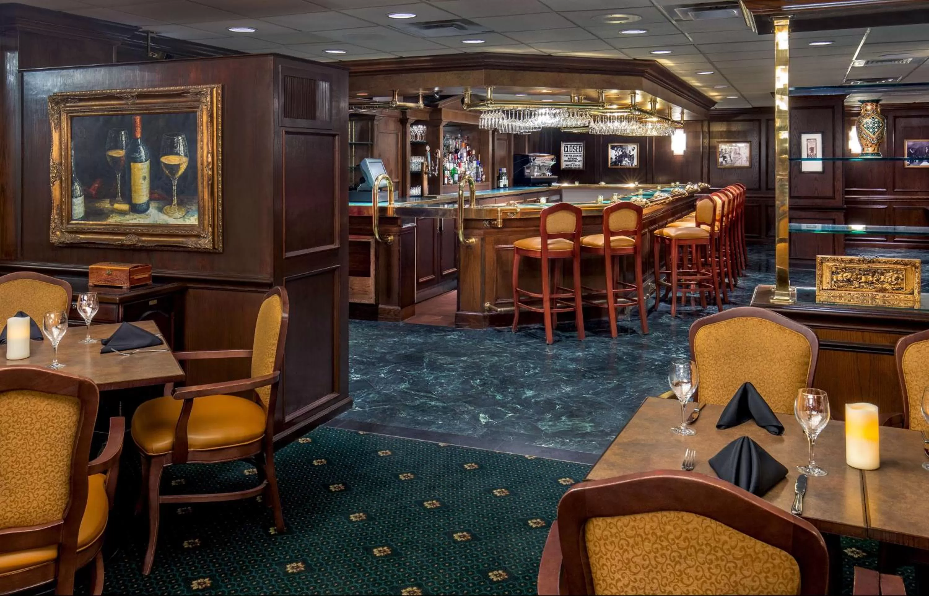 Restaurant/places to eat in The Claridge Hotel