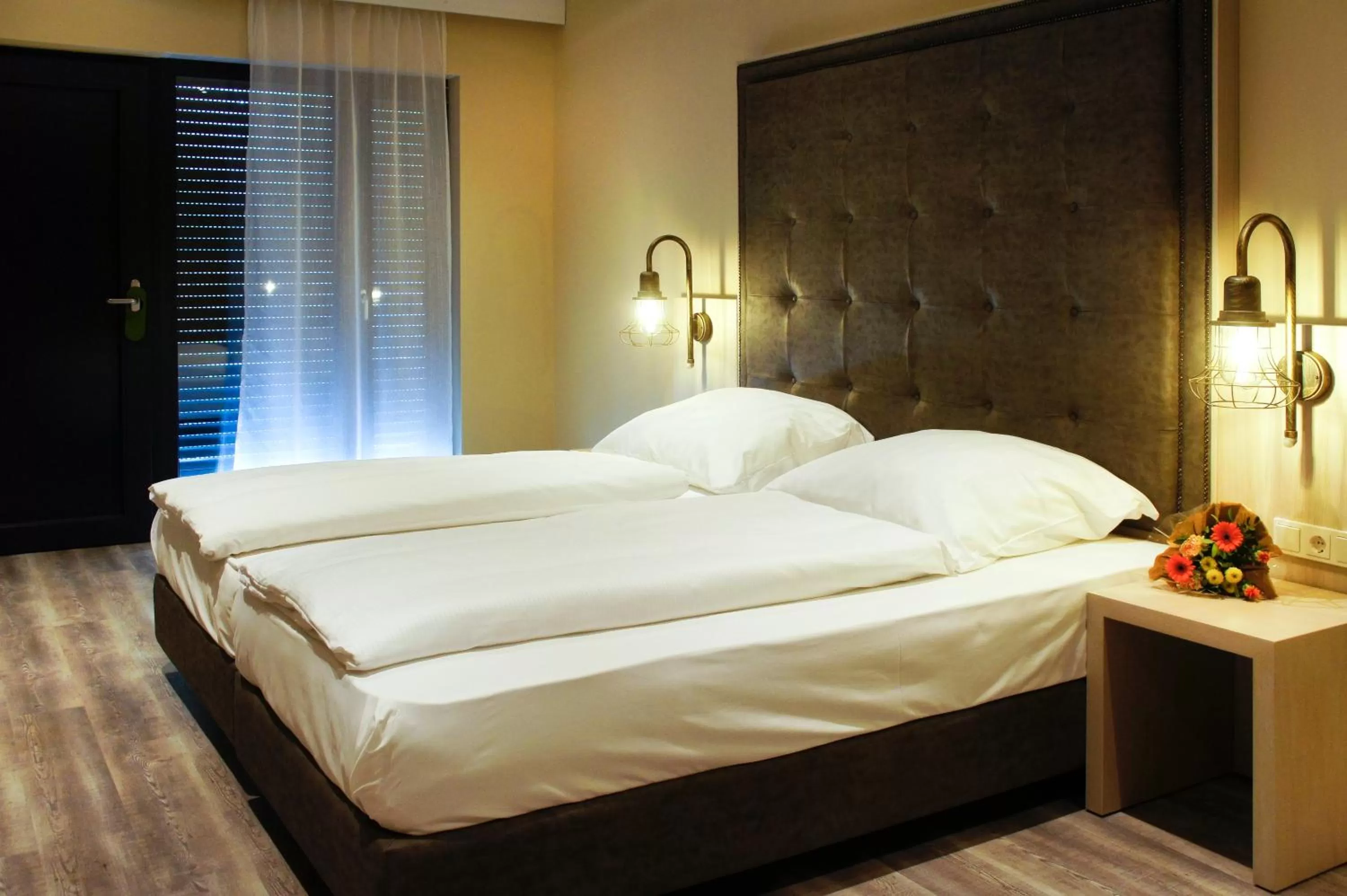 Bed in Hotel Athen Kelsterbach Frankfurt Airport