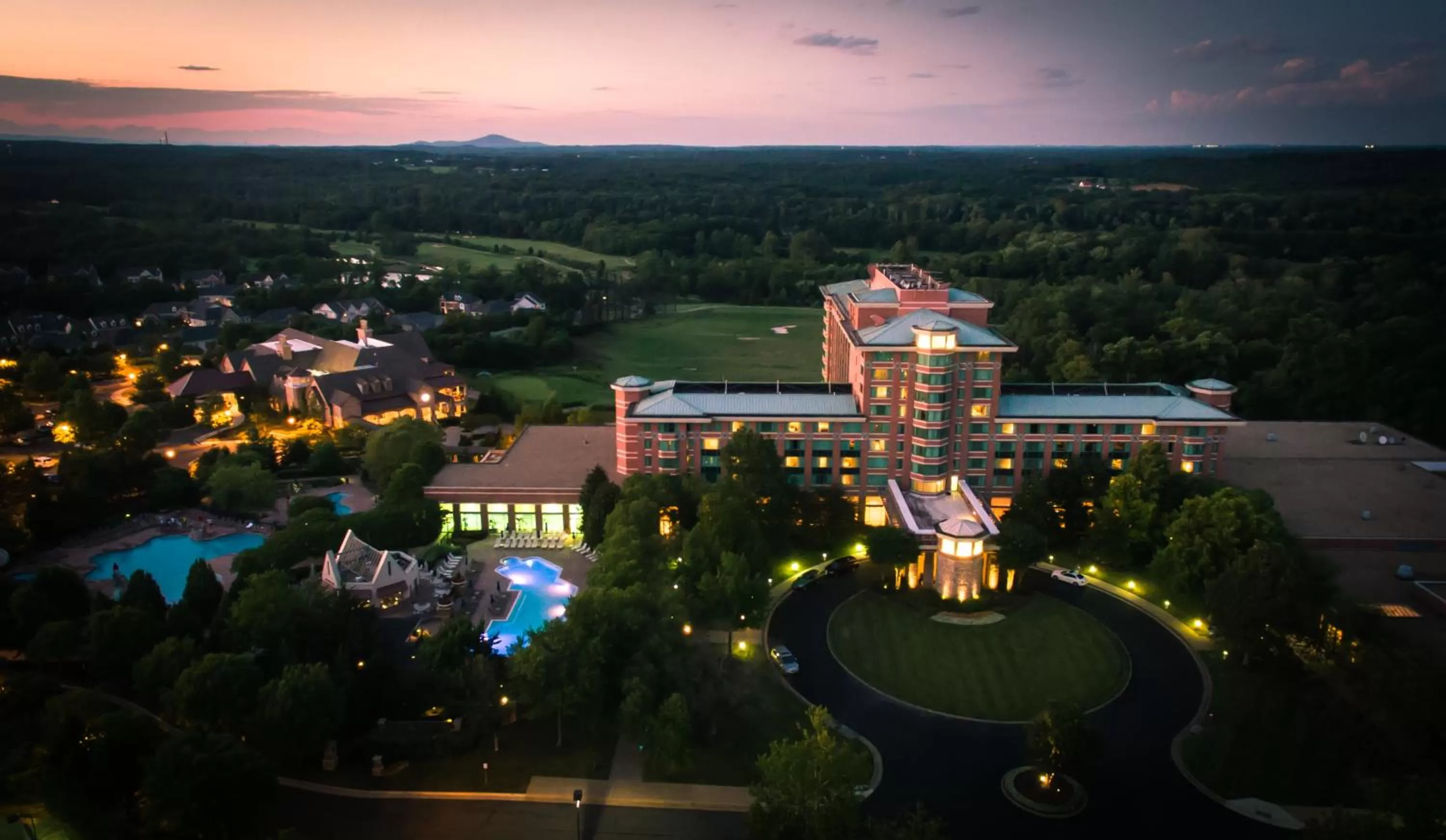 Swimming pool in Lansdowne Resort and Spa