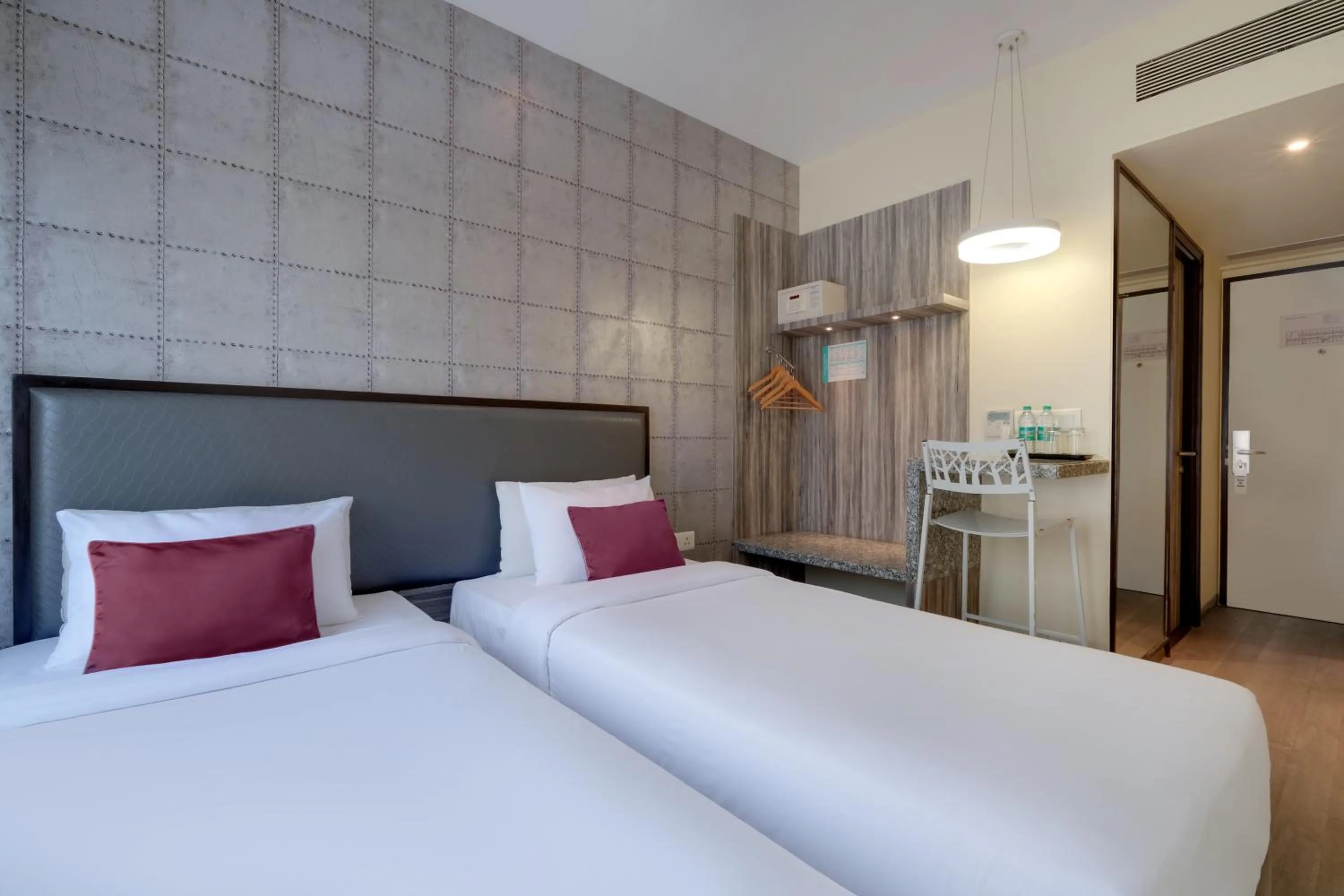 Bed in 7 Apple Hotel, Vadodara