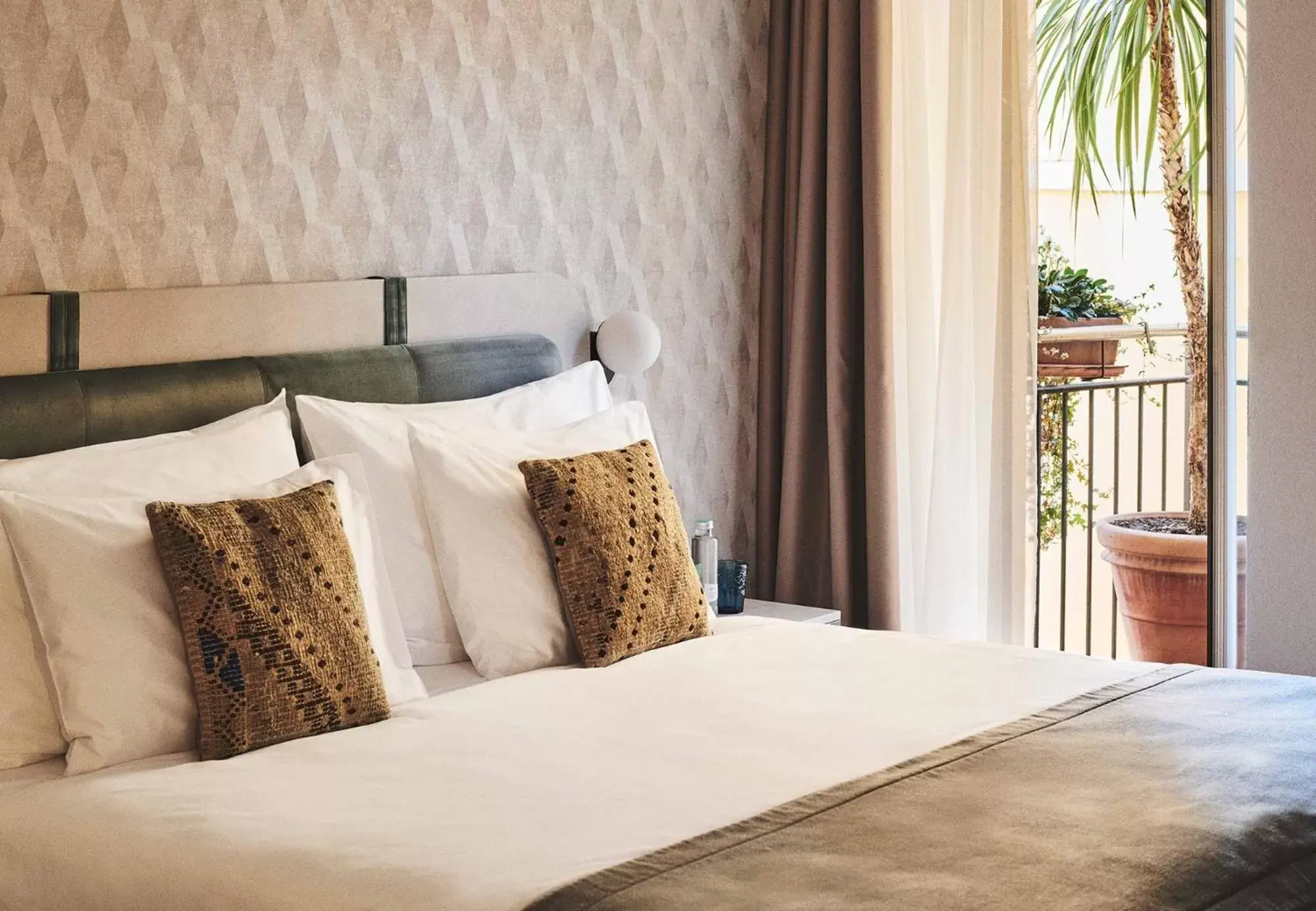 Garden King Double Room in Vista Lakefront Boutique Hotel Garden King Double Room in Vista Lakefront Boutique Hotel