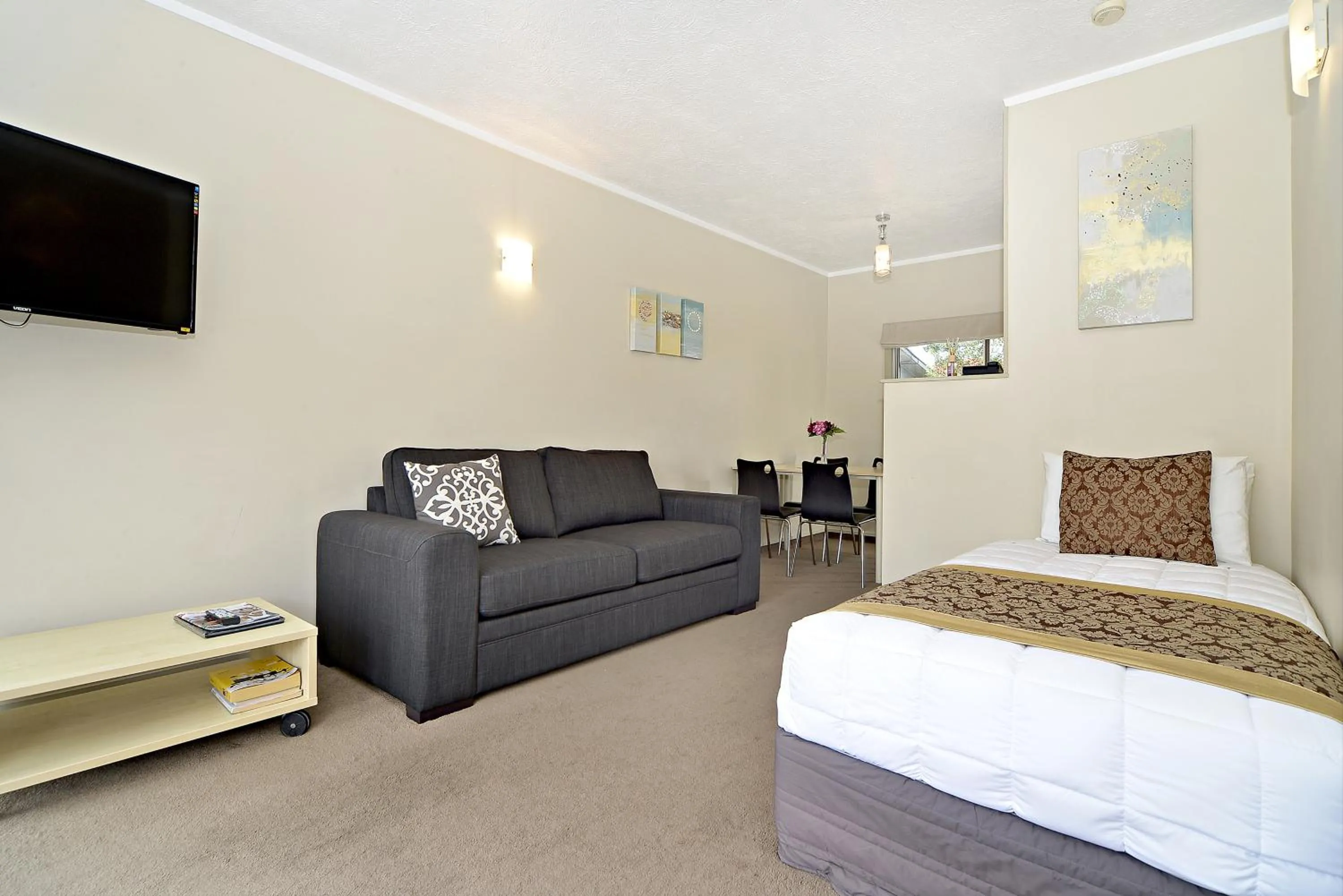 Bedroom, Bed in Takapuna Motor Lodge