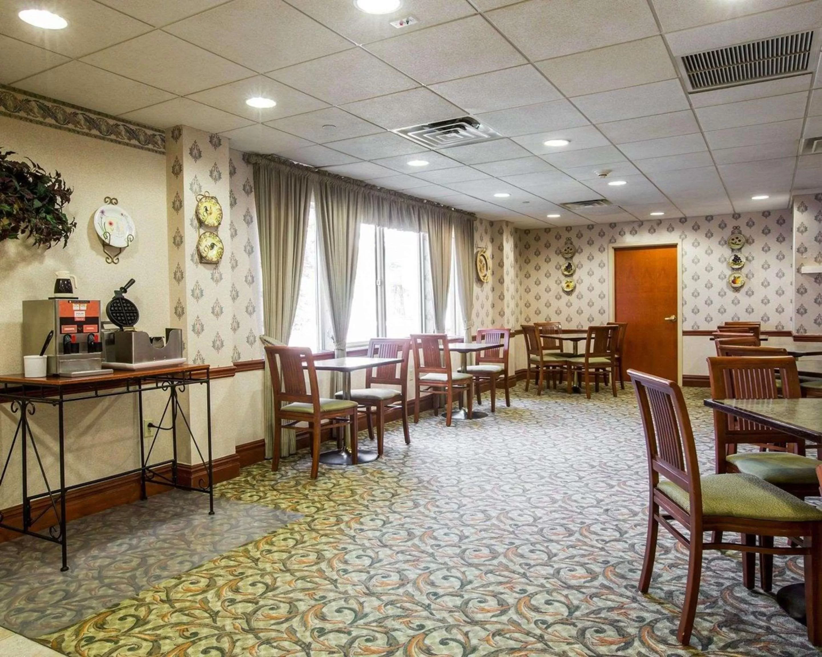 Restaurant/places to eat in Comfort Inn & Suites Hawthorne