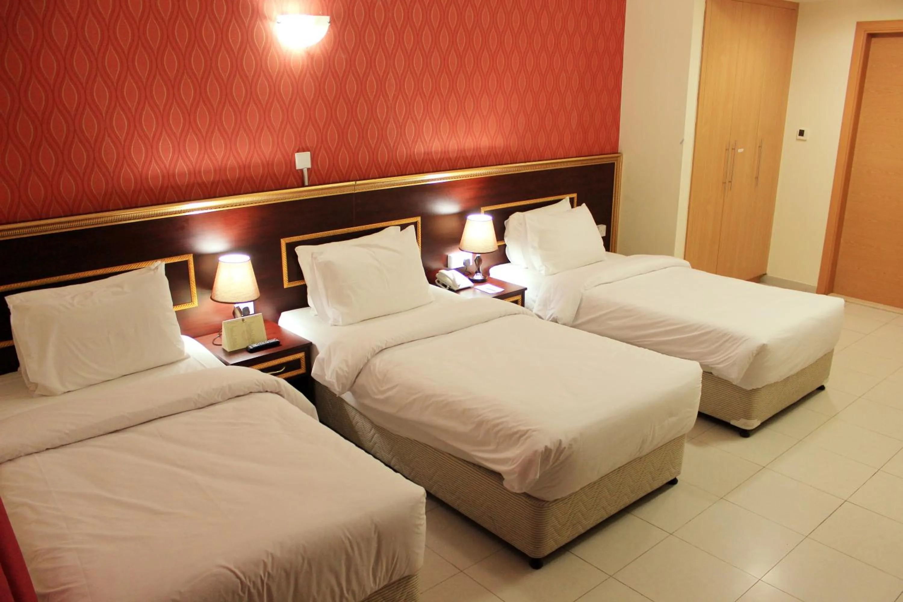 Bedroom, Bed in Montreal Naif Hotel