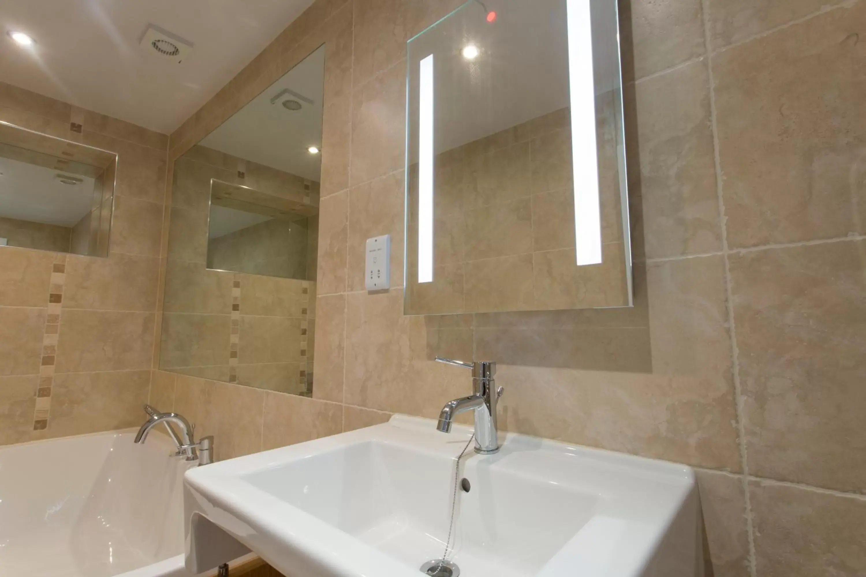 Twin Room with Shower in The Wheatsheaf Hotel Twin Room with Shower in The Wheatsheaf Hotel