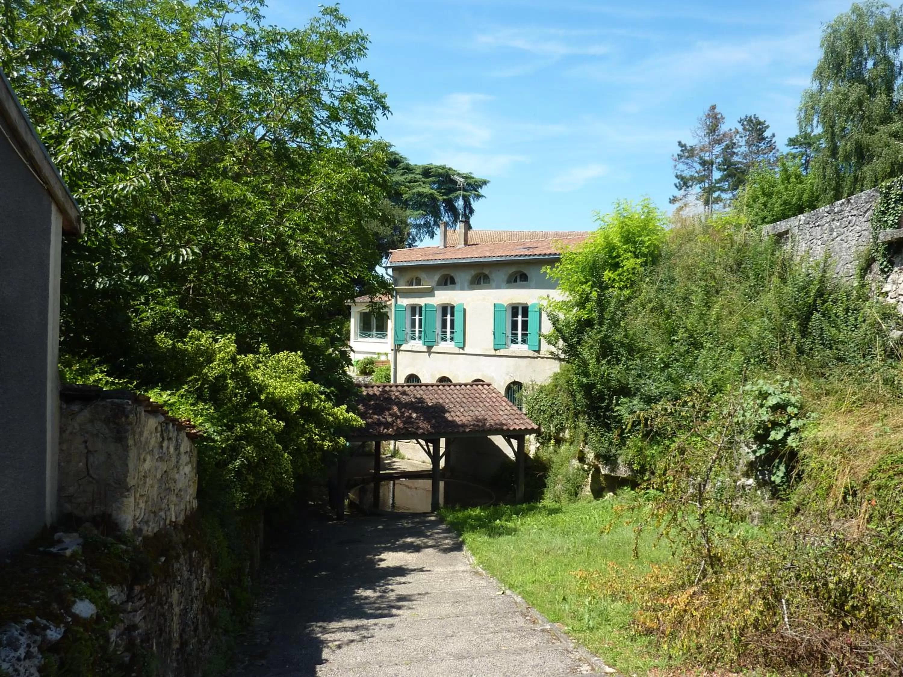Property Building in Beaux Chênes