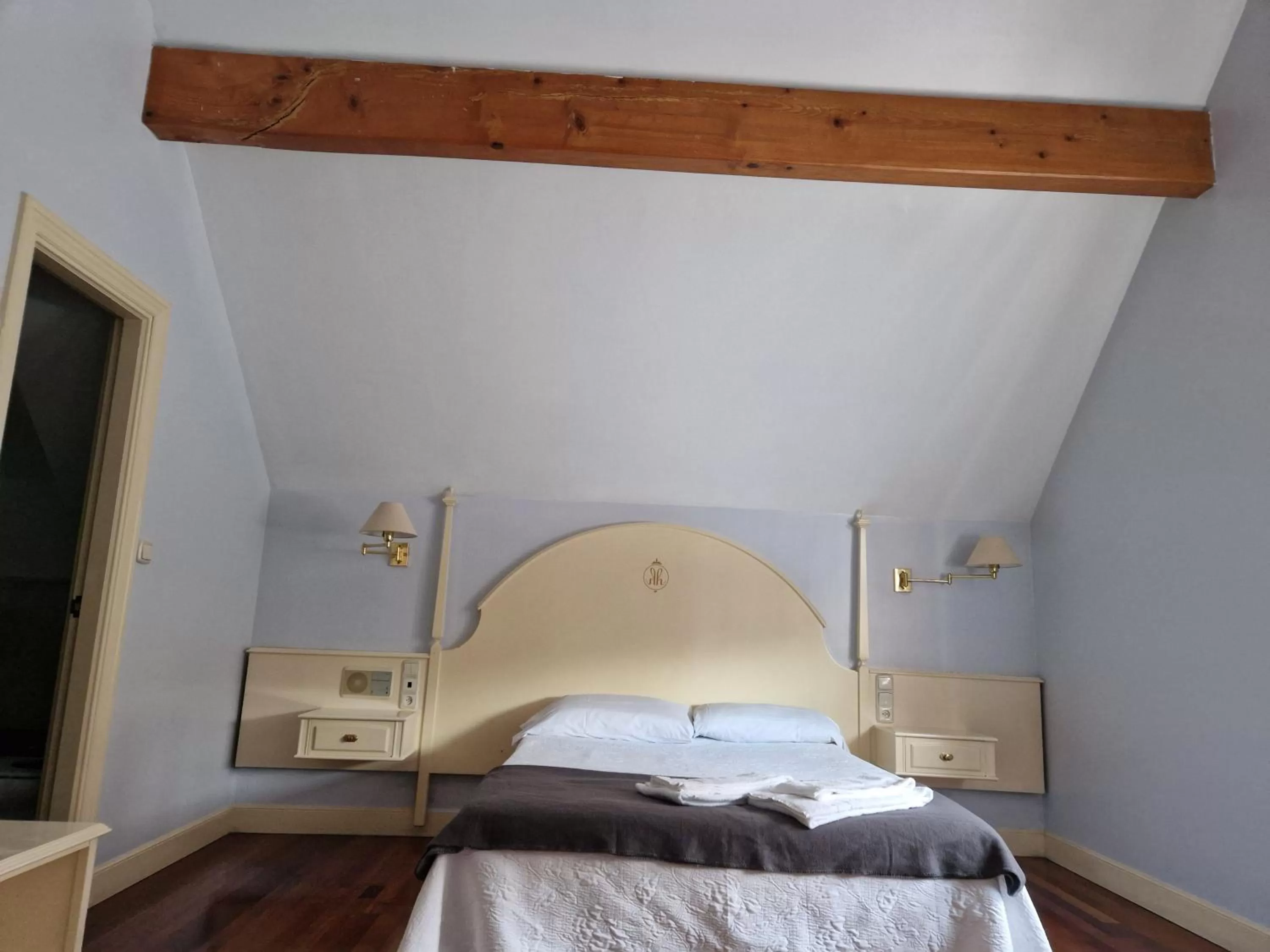 Bed in Hotel Harrison Etxea