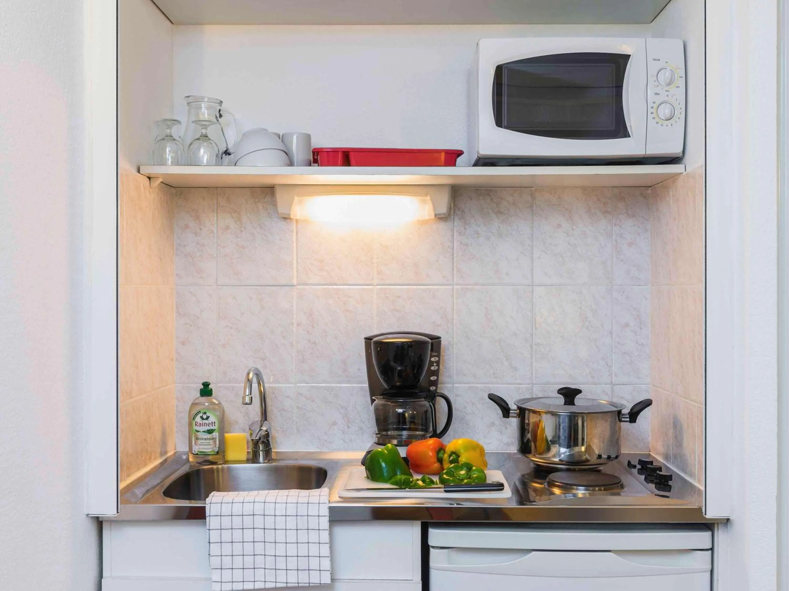 Kitchen or kitchenette in Aparthotel Adagio Access Nice Acropolis