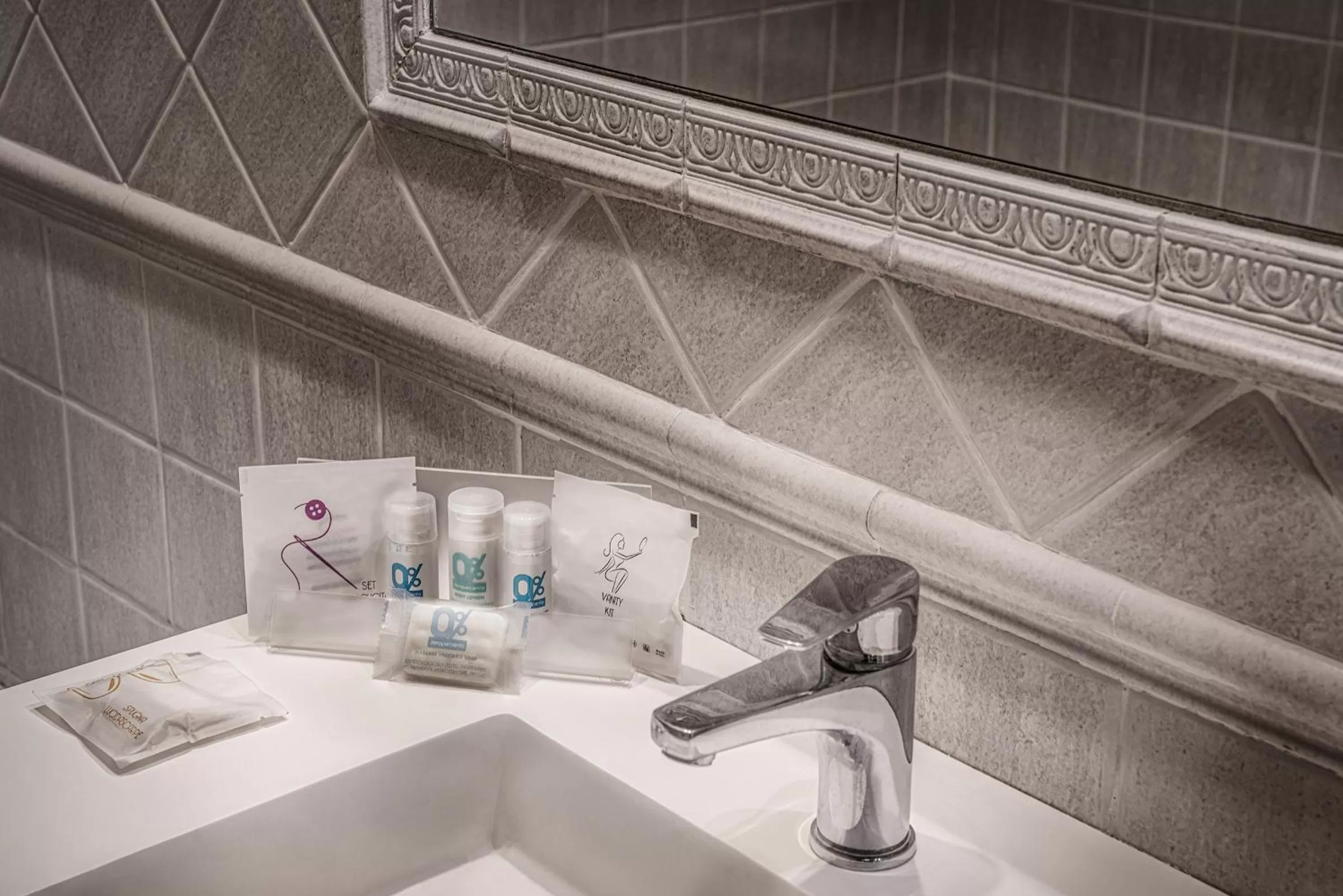 Bathroom in Hotel Varese