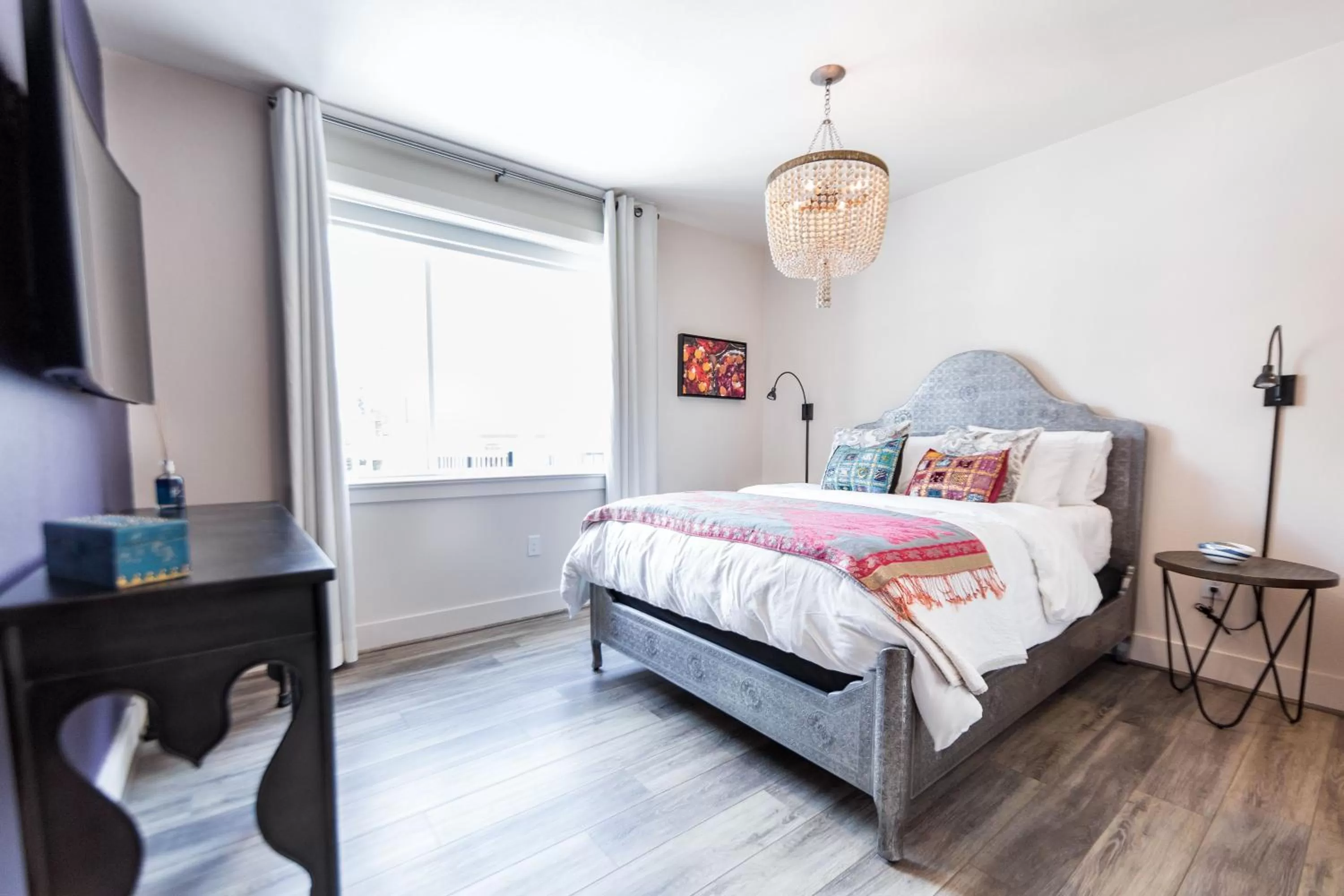 Bed in The Bishop Arts Hotel by Qresorts