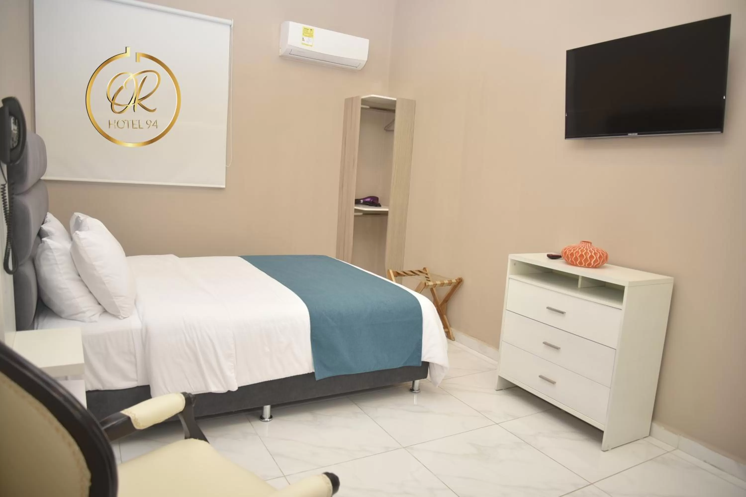 Photo of the whole room, Bed in OR HOTEL 94