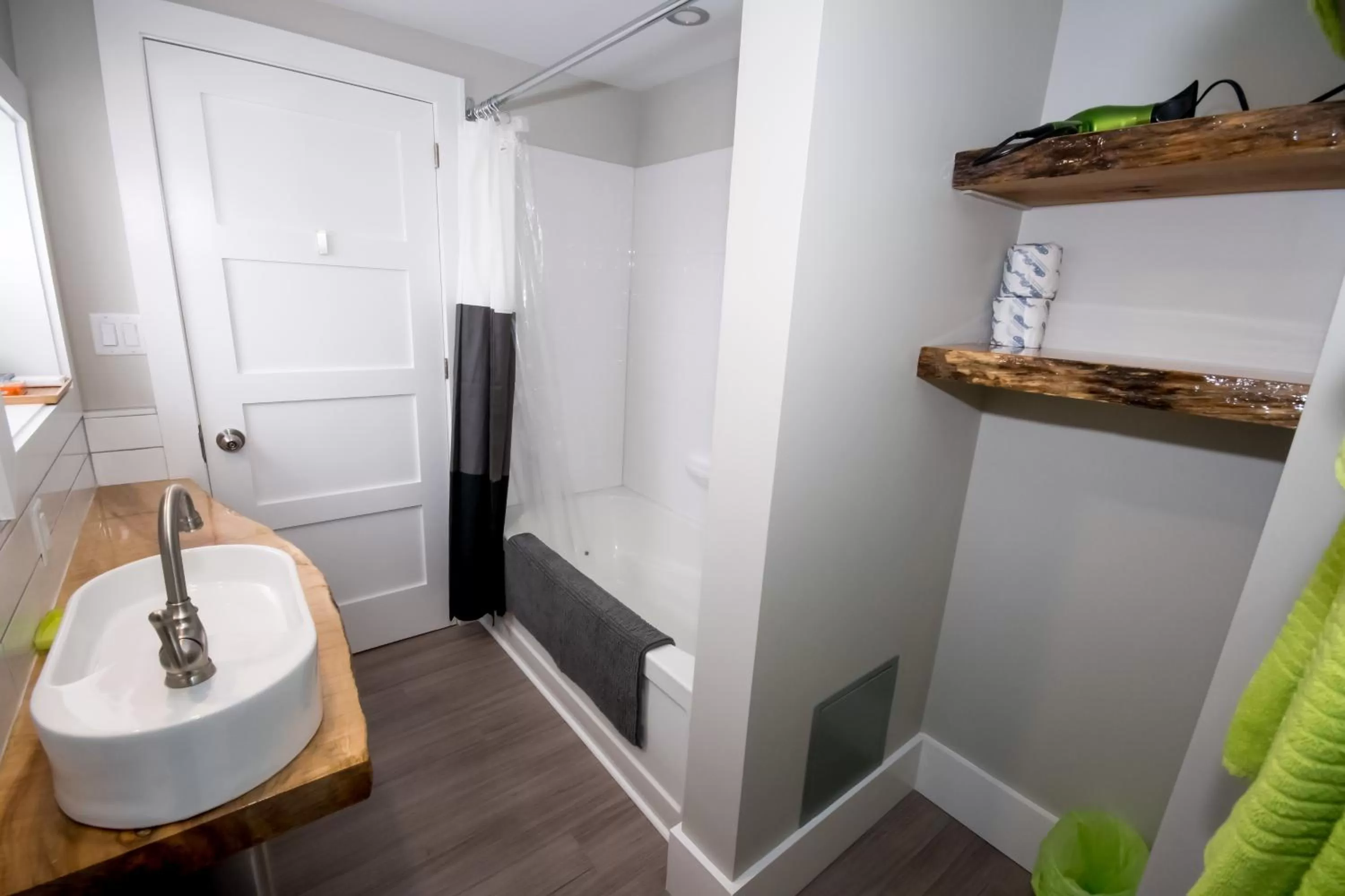 Shower in Morel Executive Suites