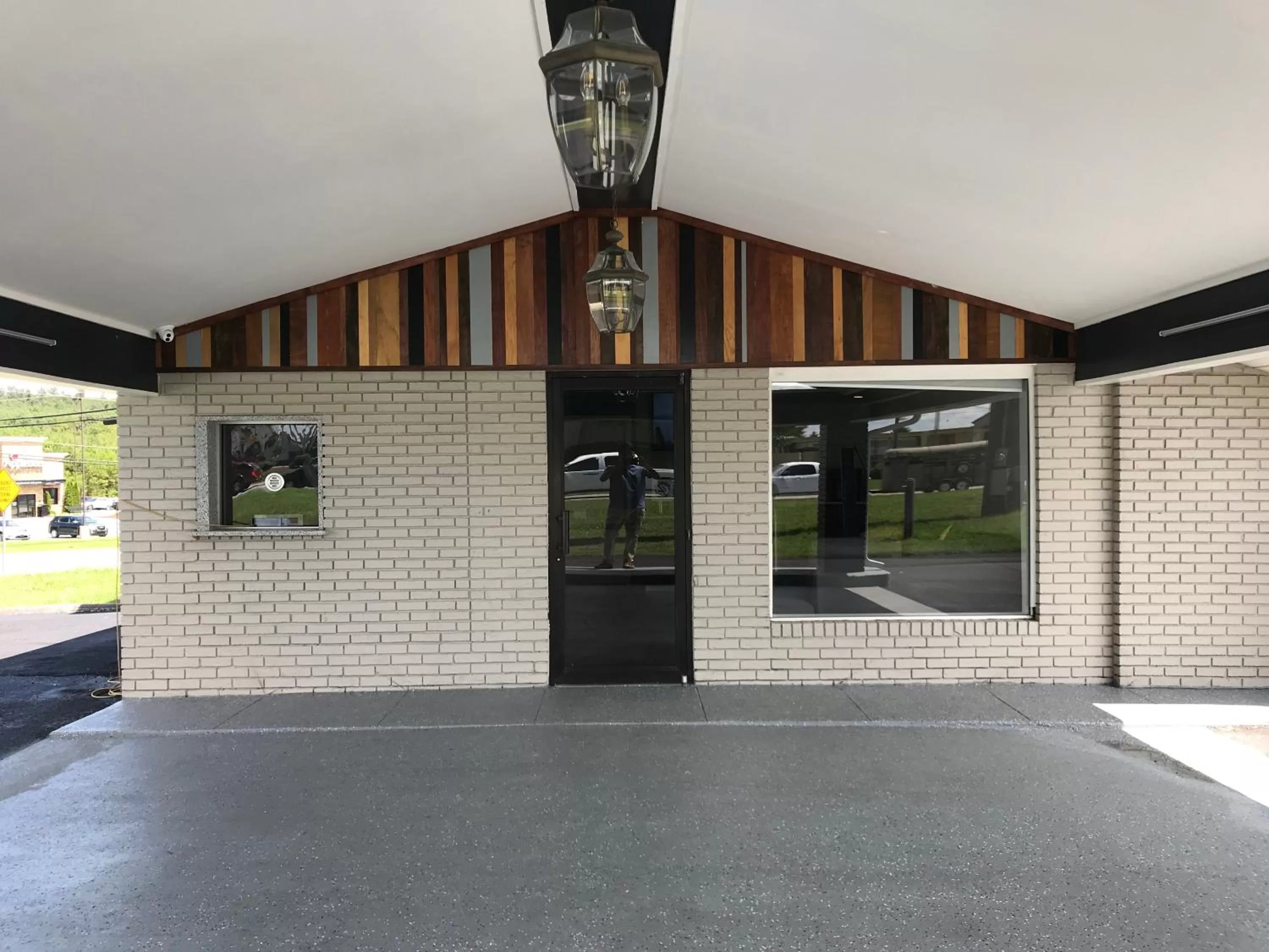 Facade/entrance in Rodeway Inn Calhoun South