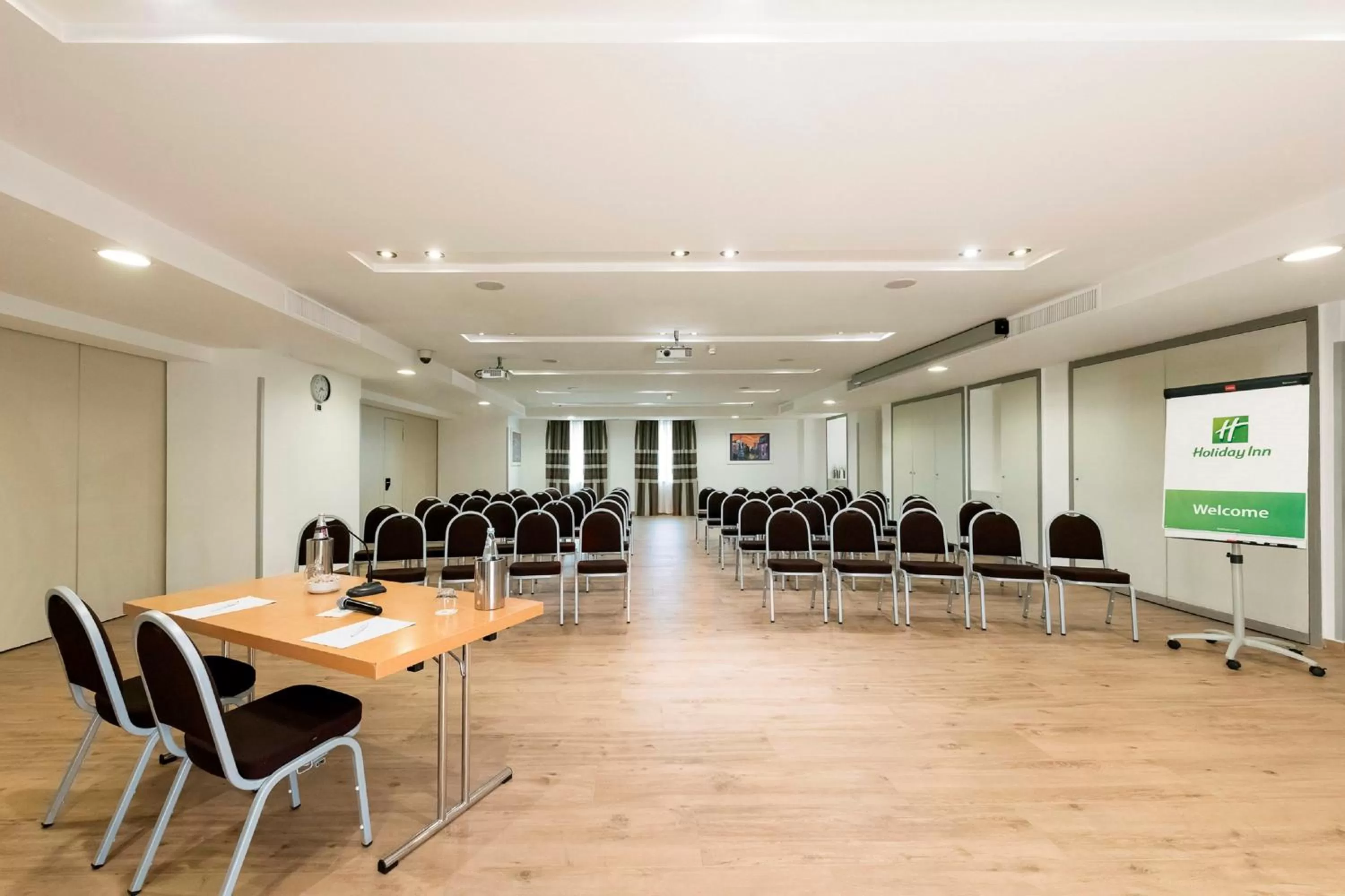 Meeting/conference room in Holiday Inn Naples by IHG