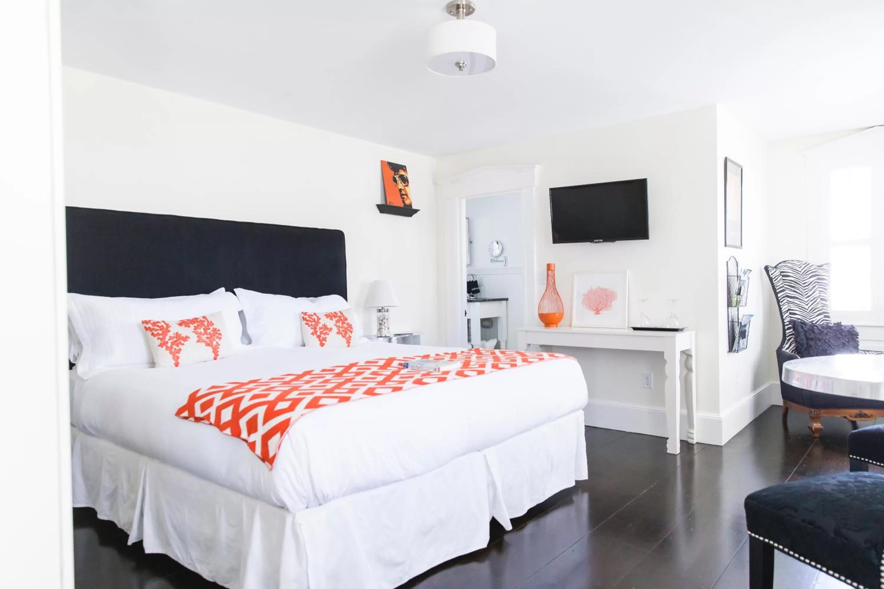 Bathroom, Bed in The Platinum Pebble Boutique Inn - Adults Only Property