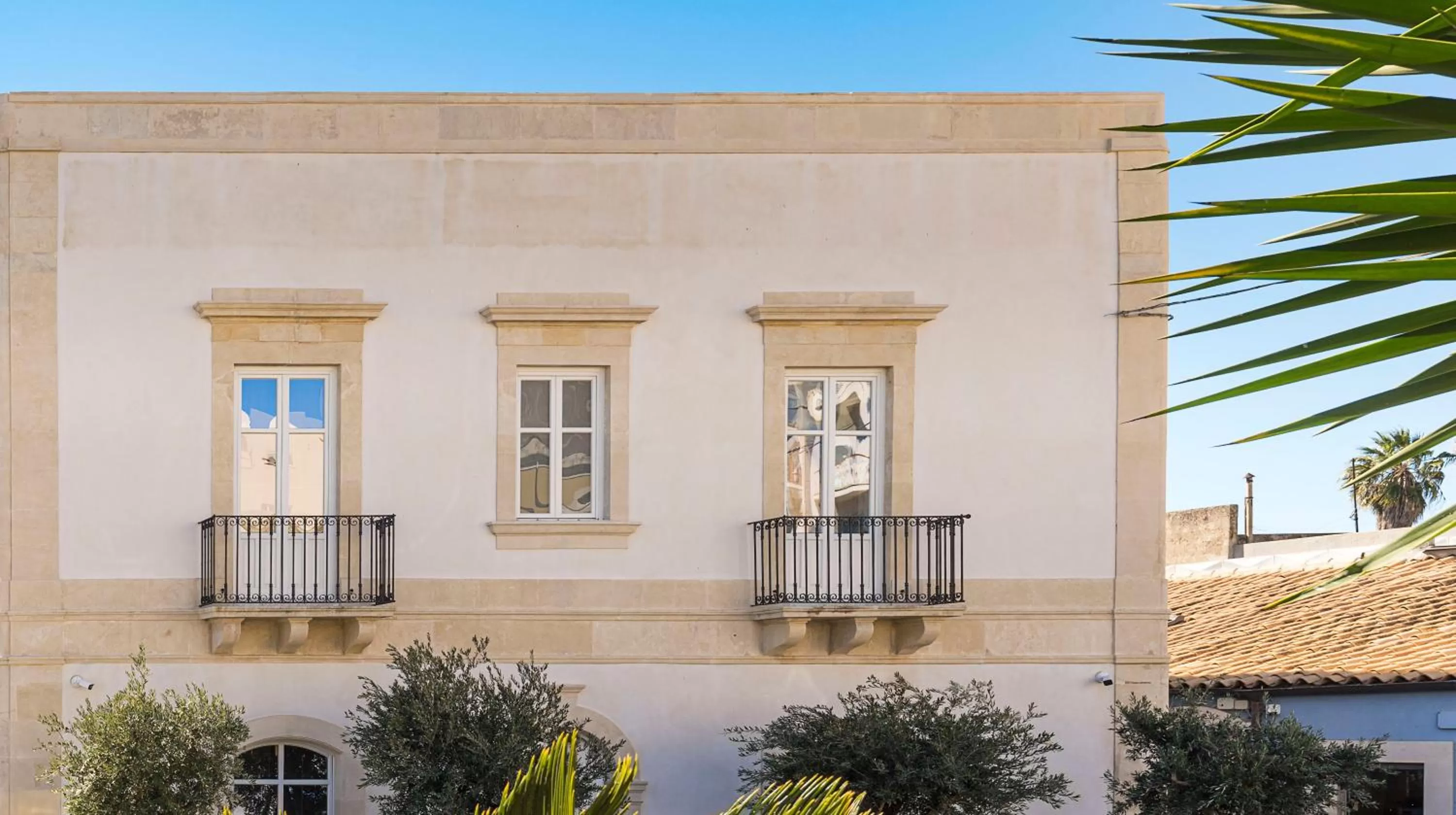 Facade/entrance in Byssus Suites