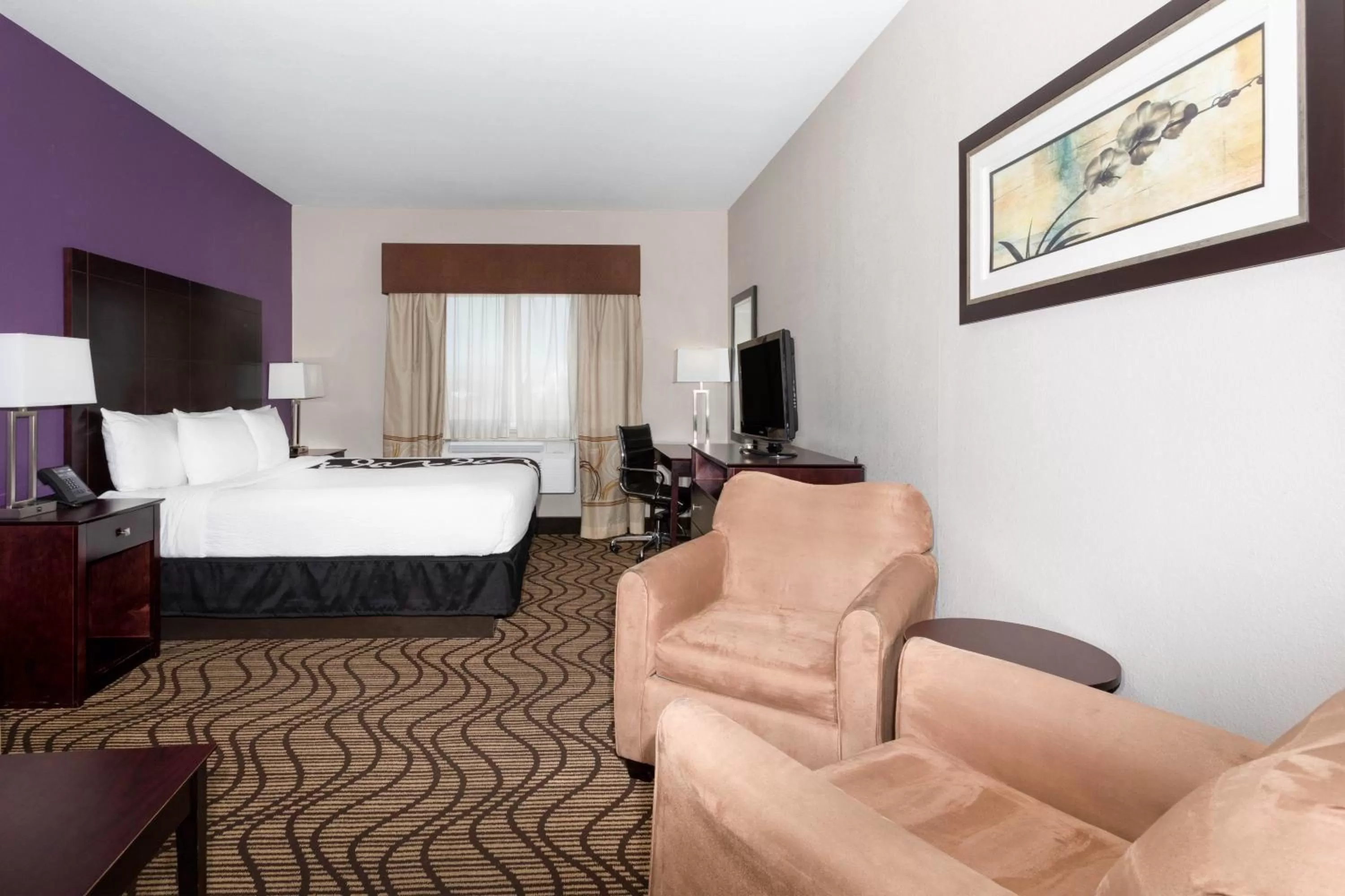 Photo of the whole room, Bed in La Quinta by Wyndham Henderson-Northeast Denver