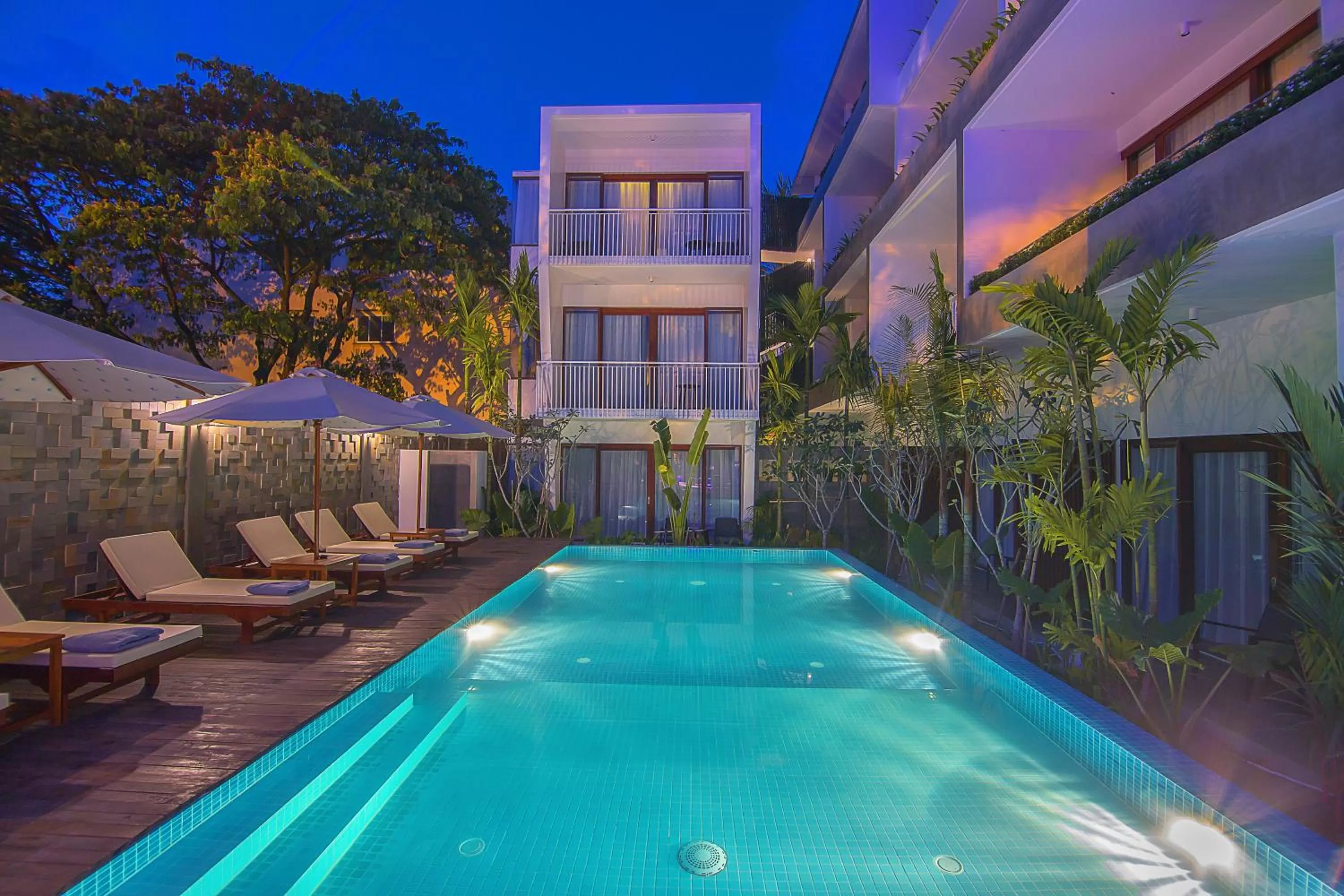 Swimming pool in Apsara Residence Hotel