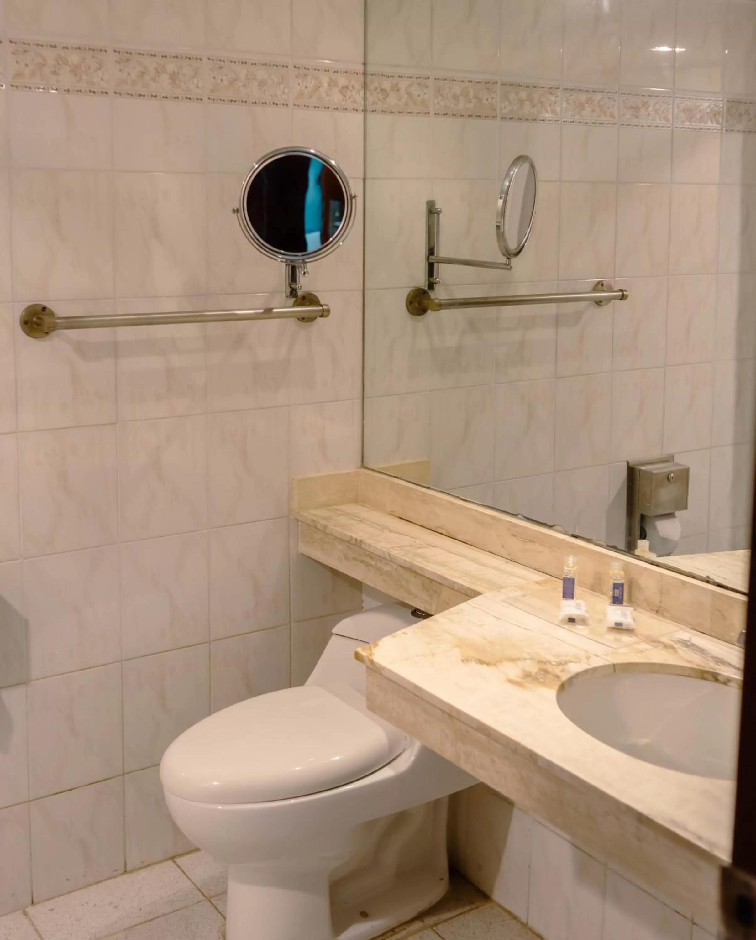 Bathroom in Hotel Faranda Express Puerta Del Sol Barranquilla, A Member of Radisson Individuals