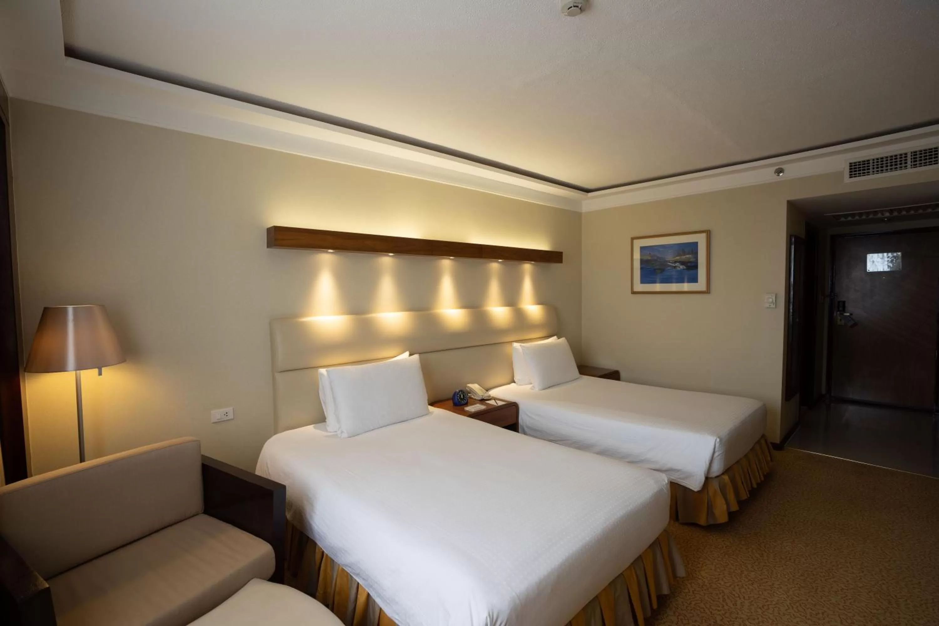 Bed in Marco Polo Plaza Cebu