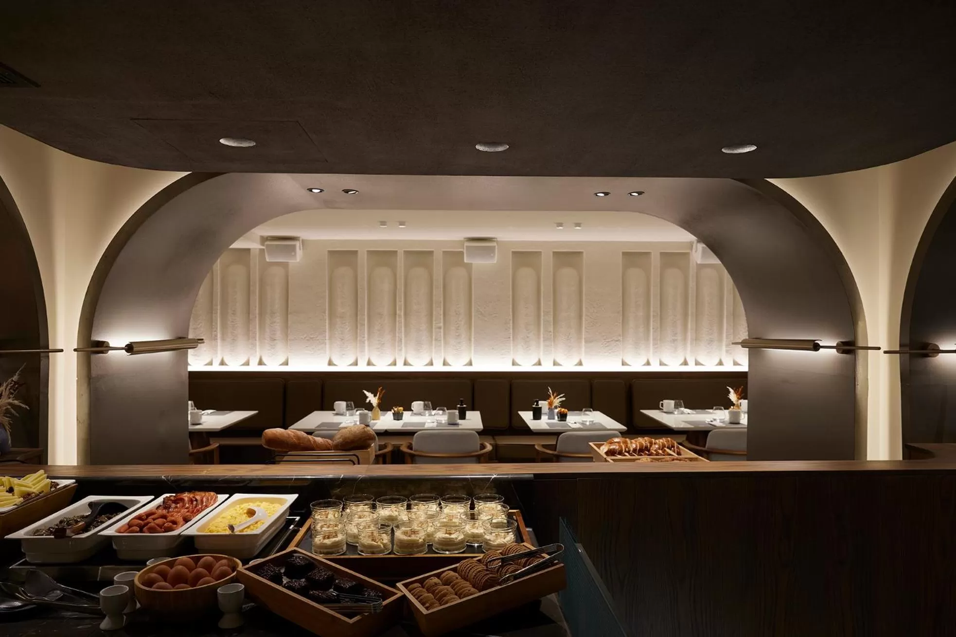 Restaurant/places to eat in Teight Hotel