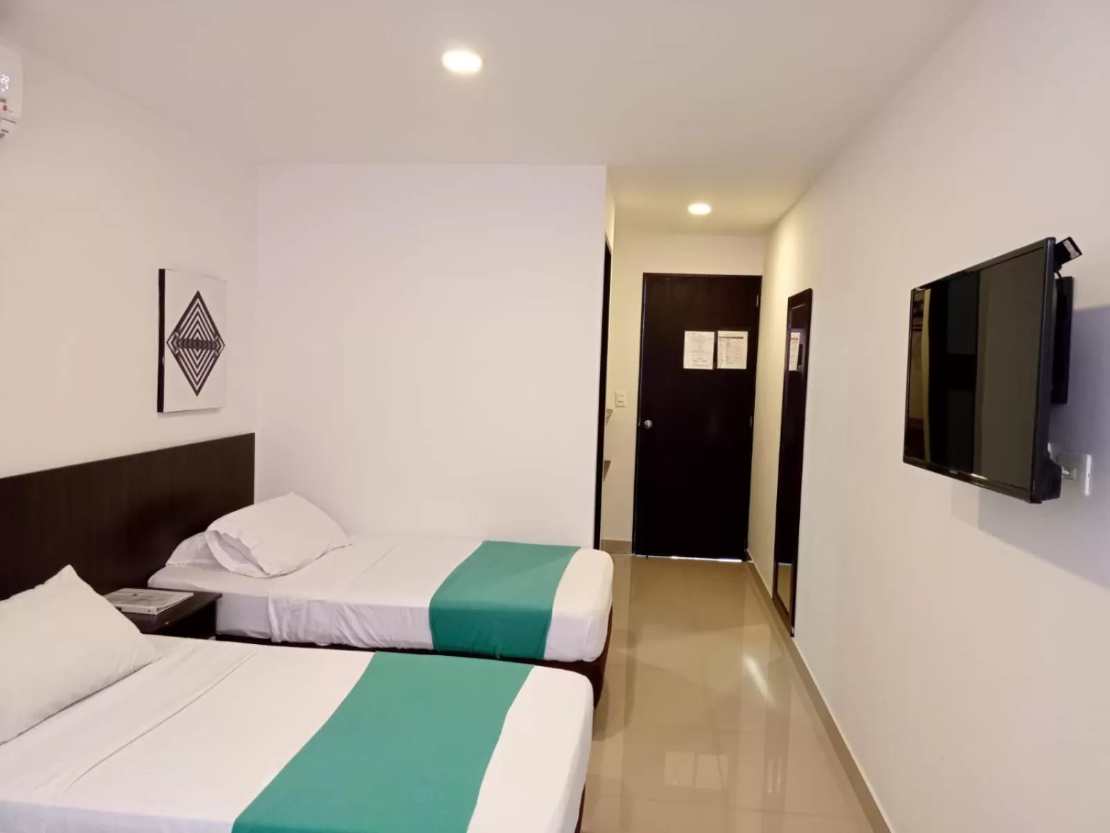 TV and multimedia in Apartasuites San Marcos