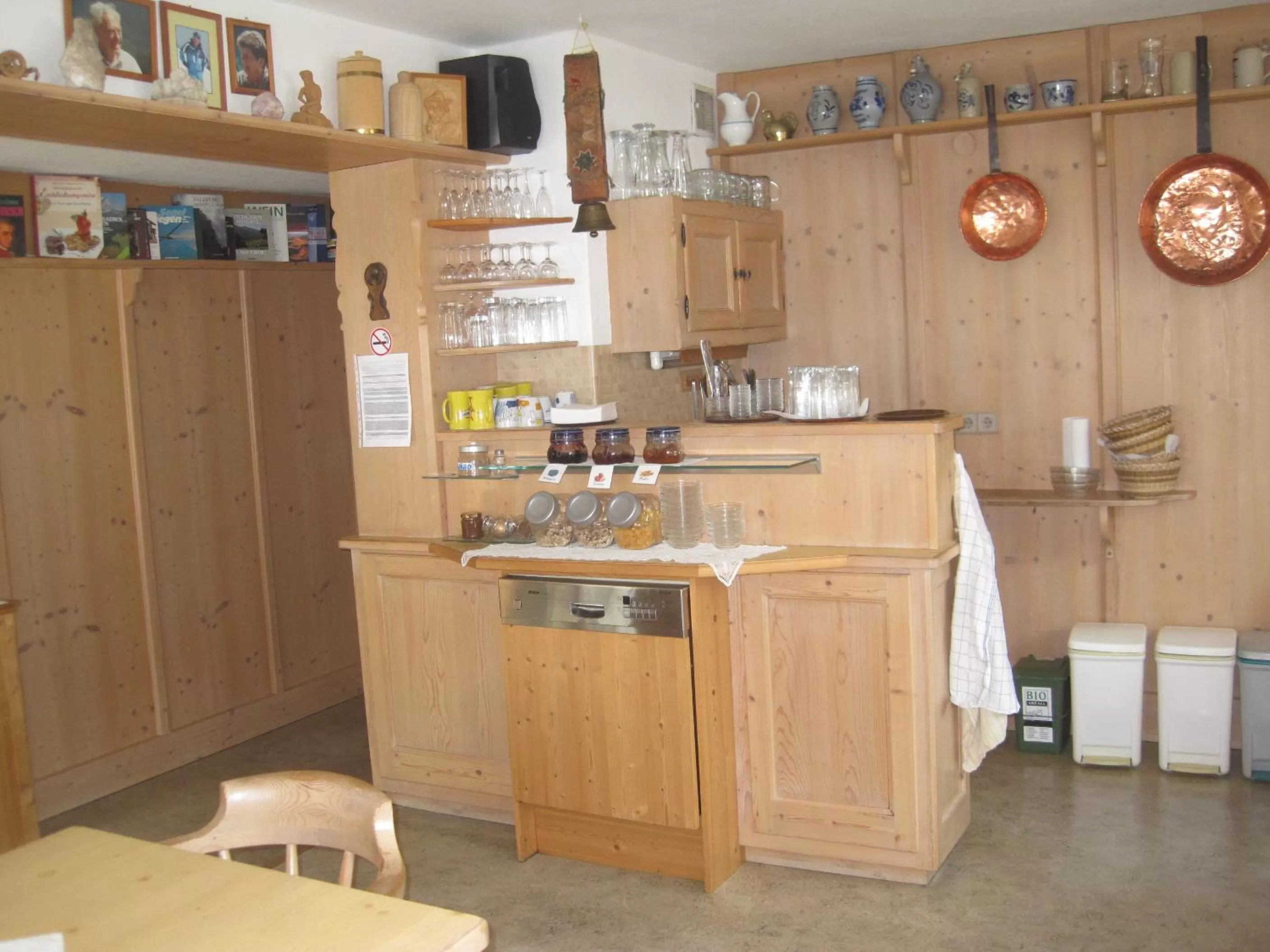 Communal kitchen in Gästehaus Lackner