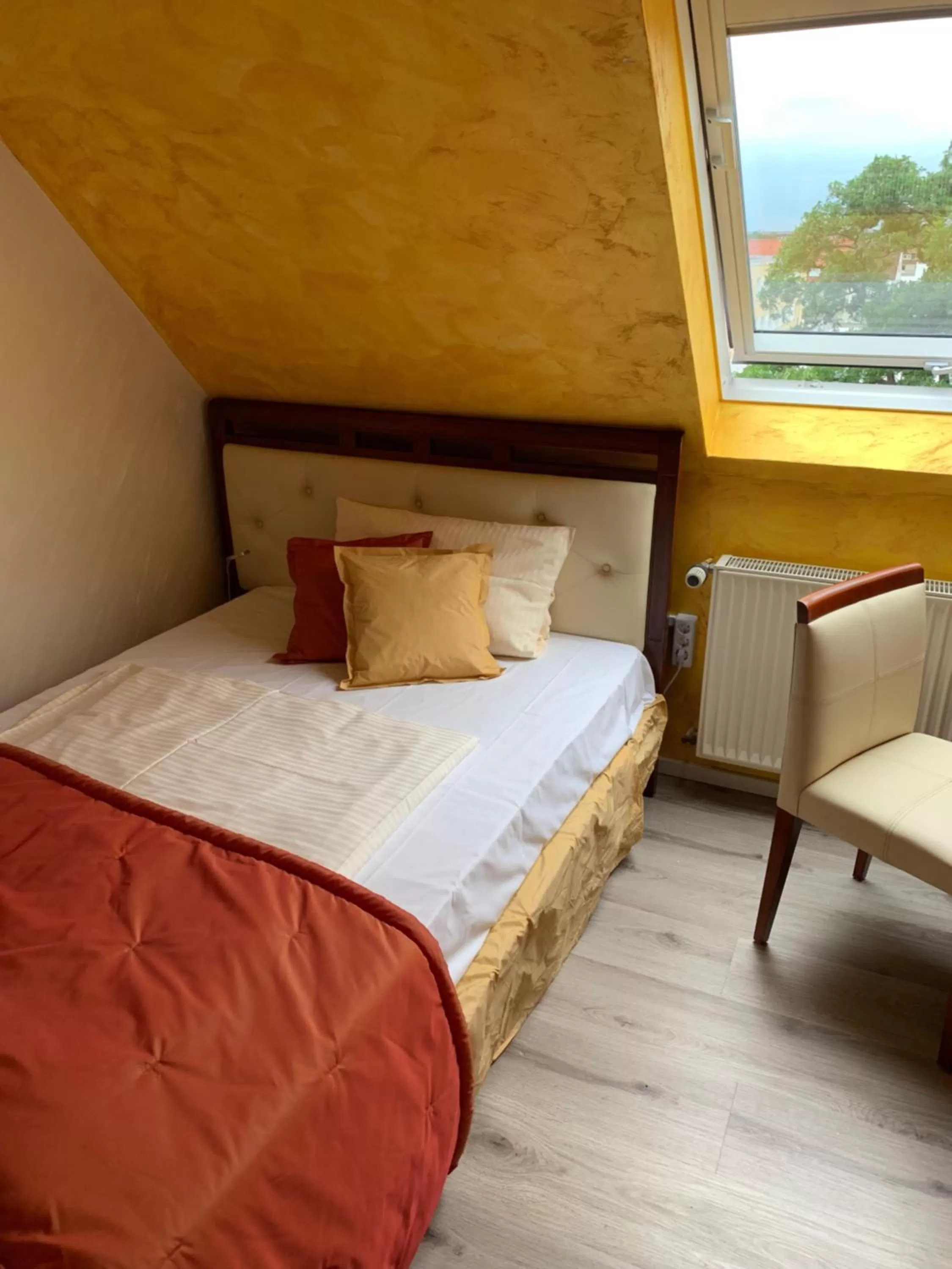 Bedroom, Bed in Boutique Hotel Goldene Henne