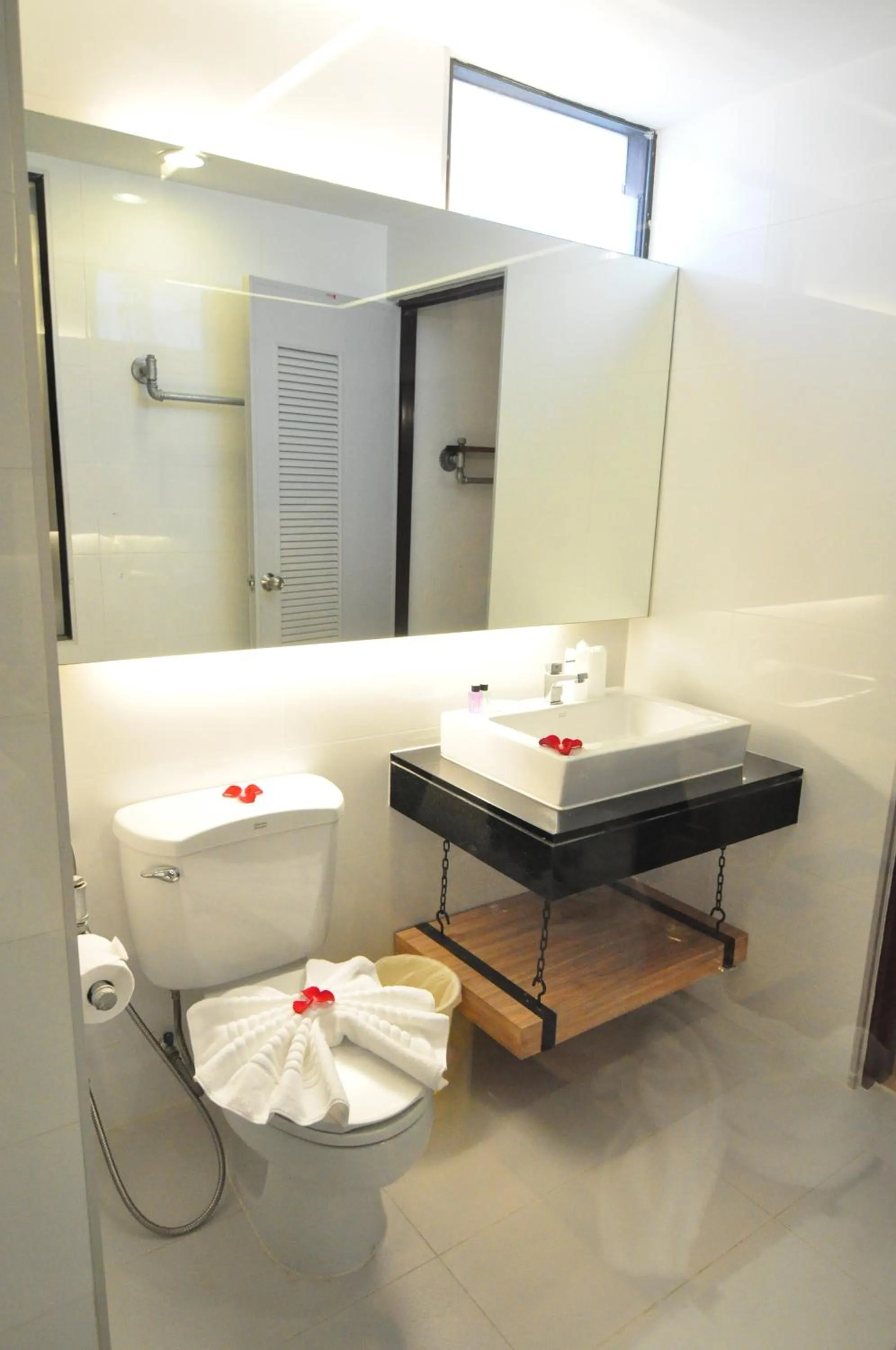 Bathroom in Forty Winks Phuket Hotel